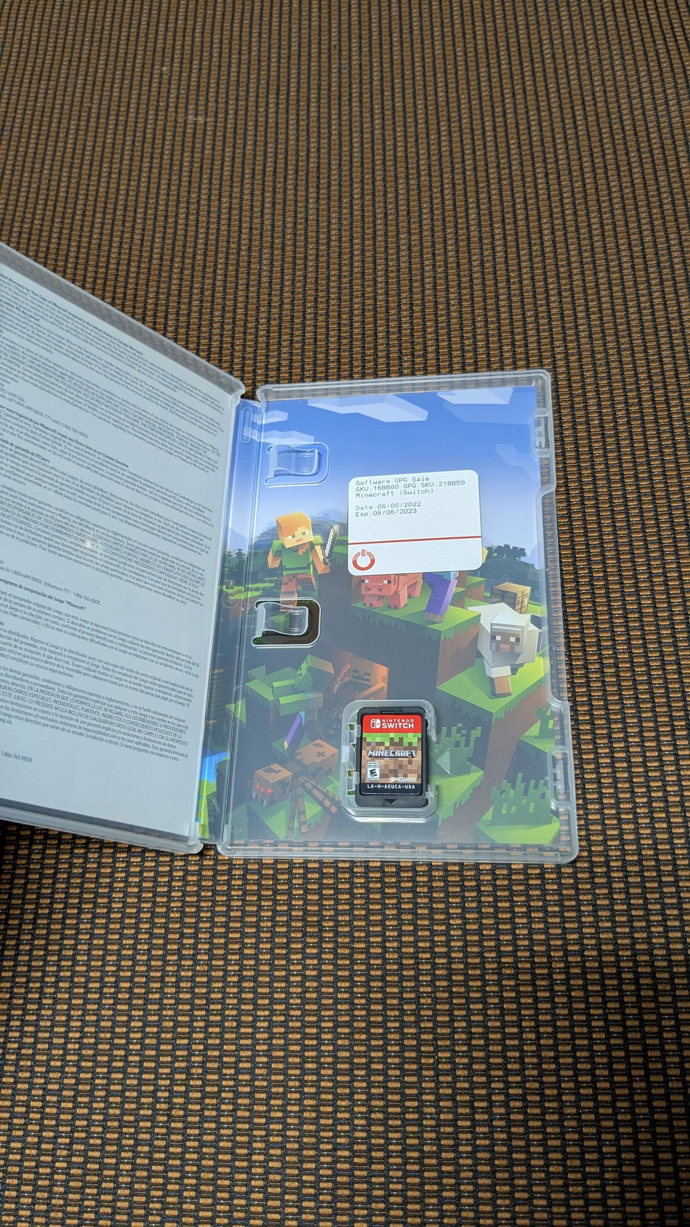Listing Image Blurred Background