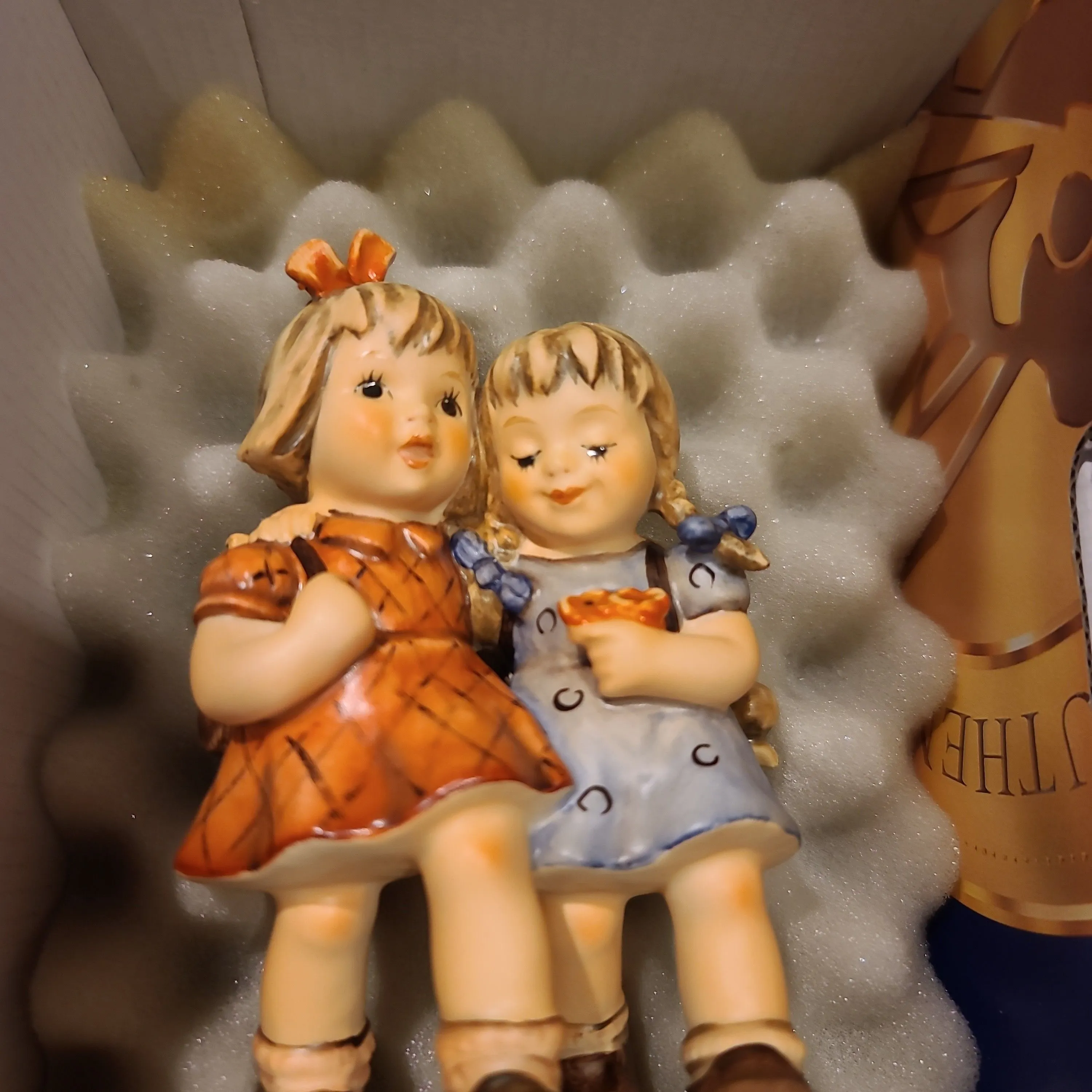 Product image for M.J Hummel Best Friends