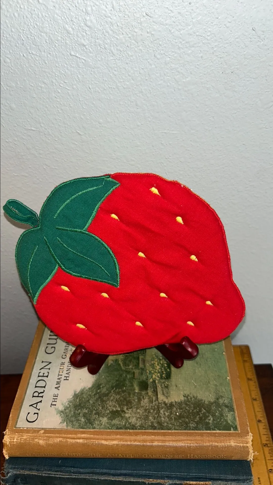 Product image for 2076.Vintage Pot Holder 1984 Zak Design Strawberry