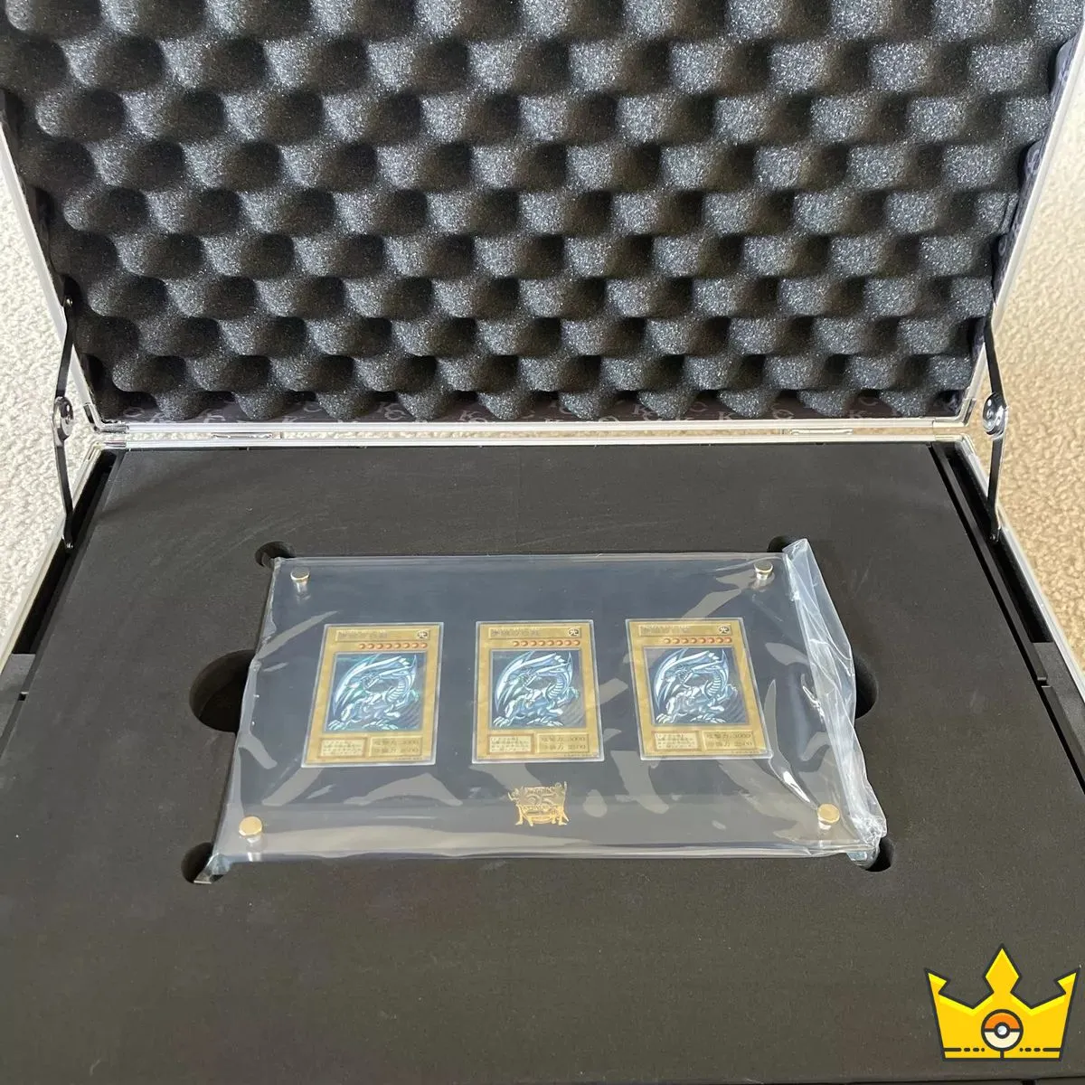 Product image for Yu-Gi-Oh! 25th Anniversary Ultimate Kaiba Blue Eyes White Dragon Set w/Case