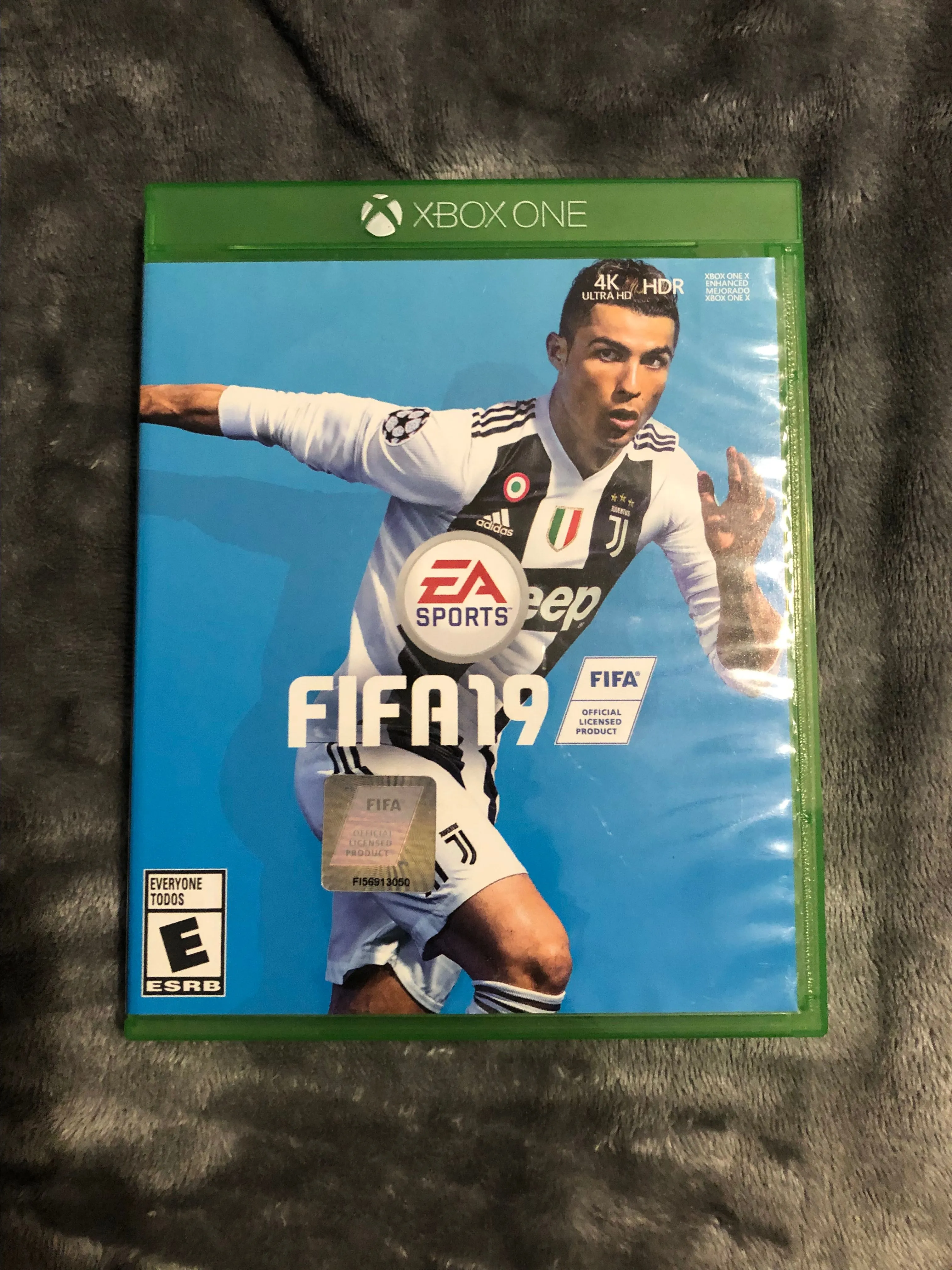 Product image for Xbox One FIFA 19