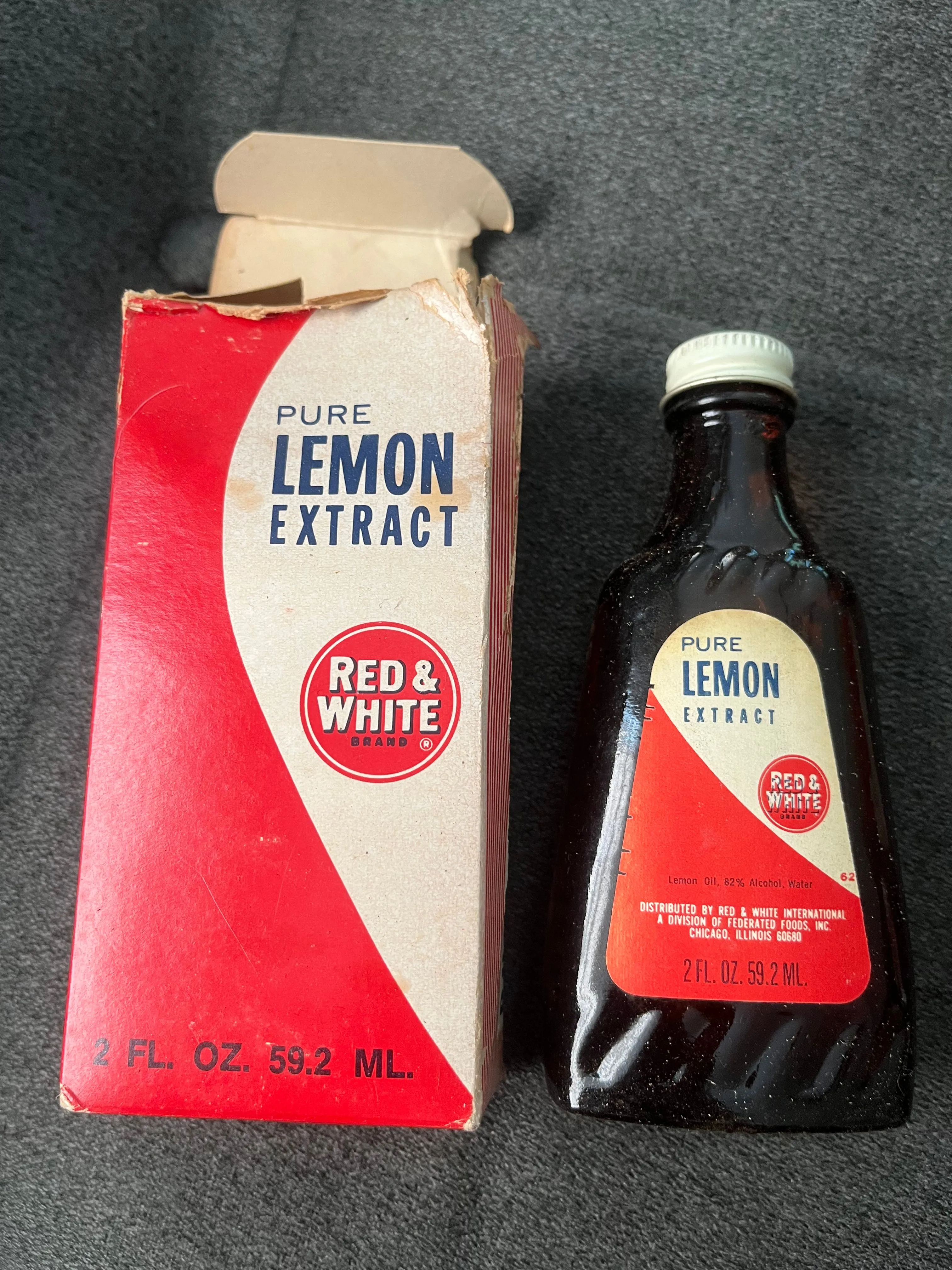 Product image for Full Bottle & Box Red & White Pure Lemon Extract
