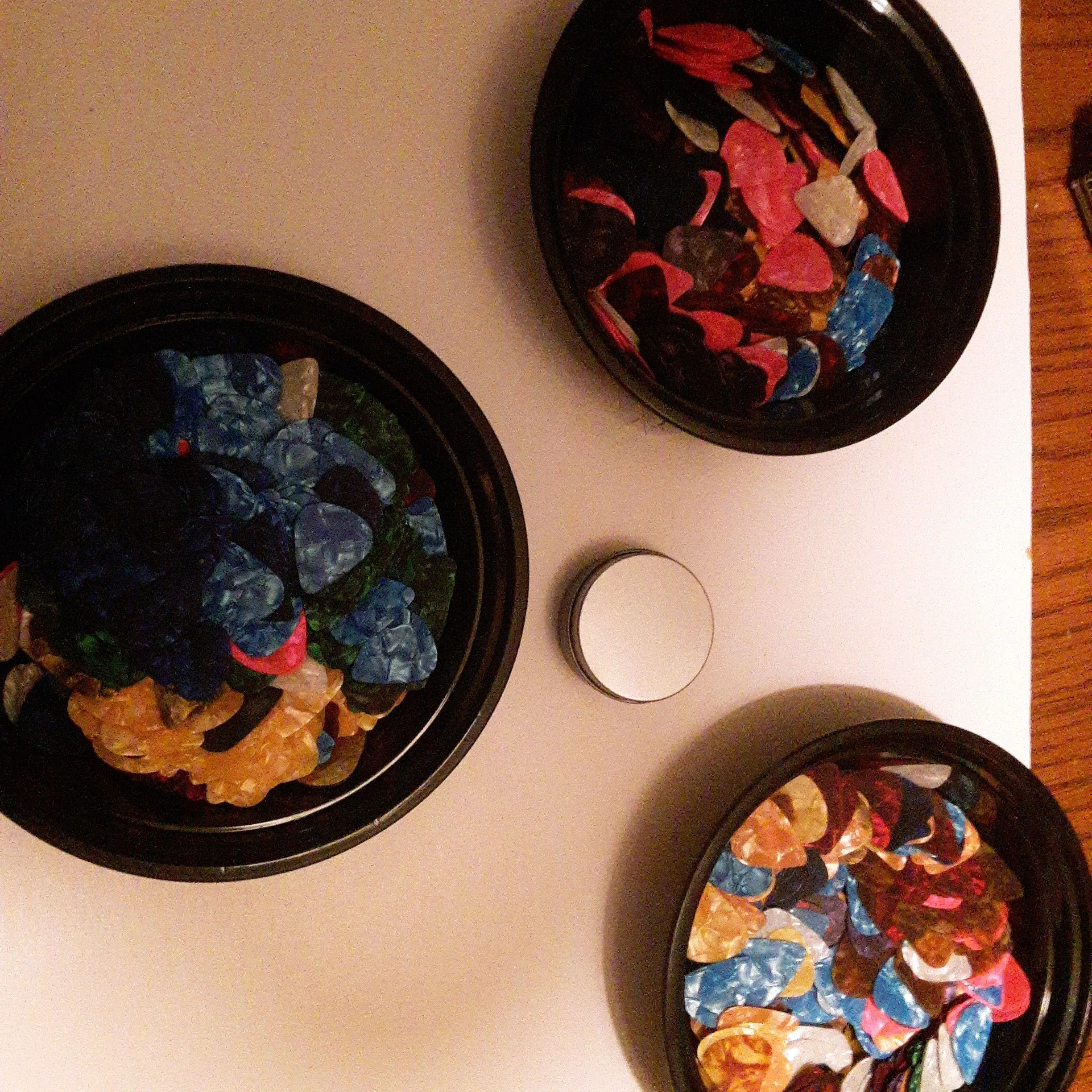 Product image for 20 picks with plain 2.5" storage container