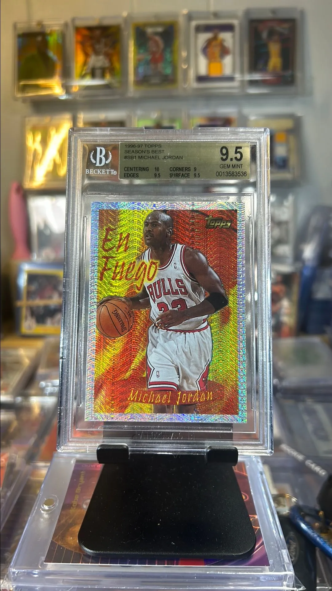 Product image for 1996-97 TOPPS EN FUEGO MICHAEL JORDAN BGS 9.5
