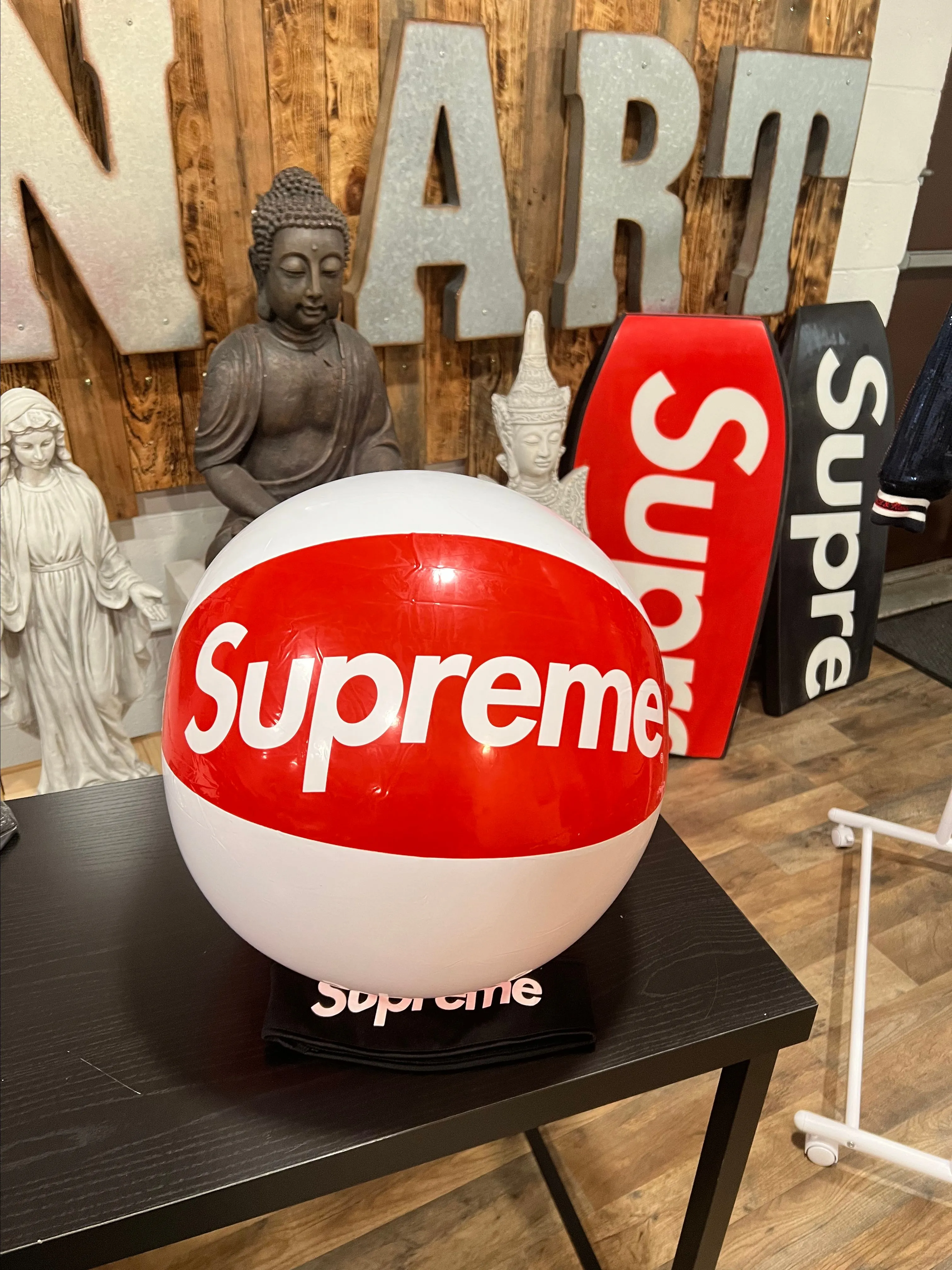 Product image for Supreme Beach Ball
