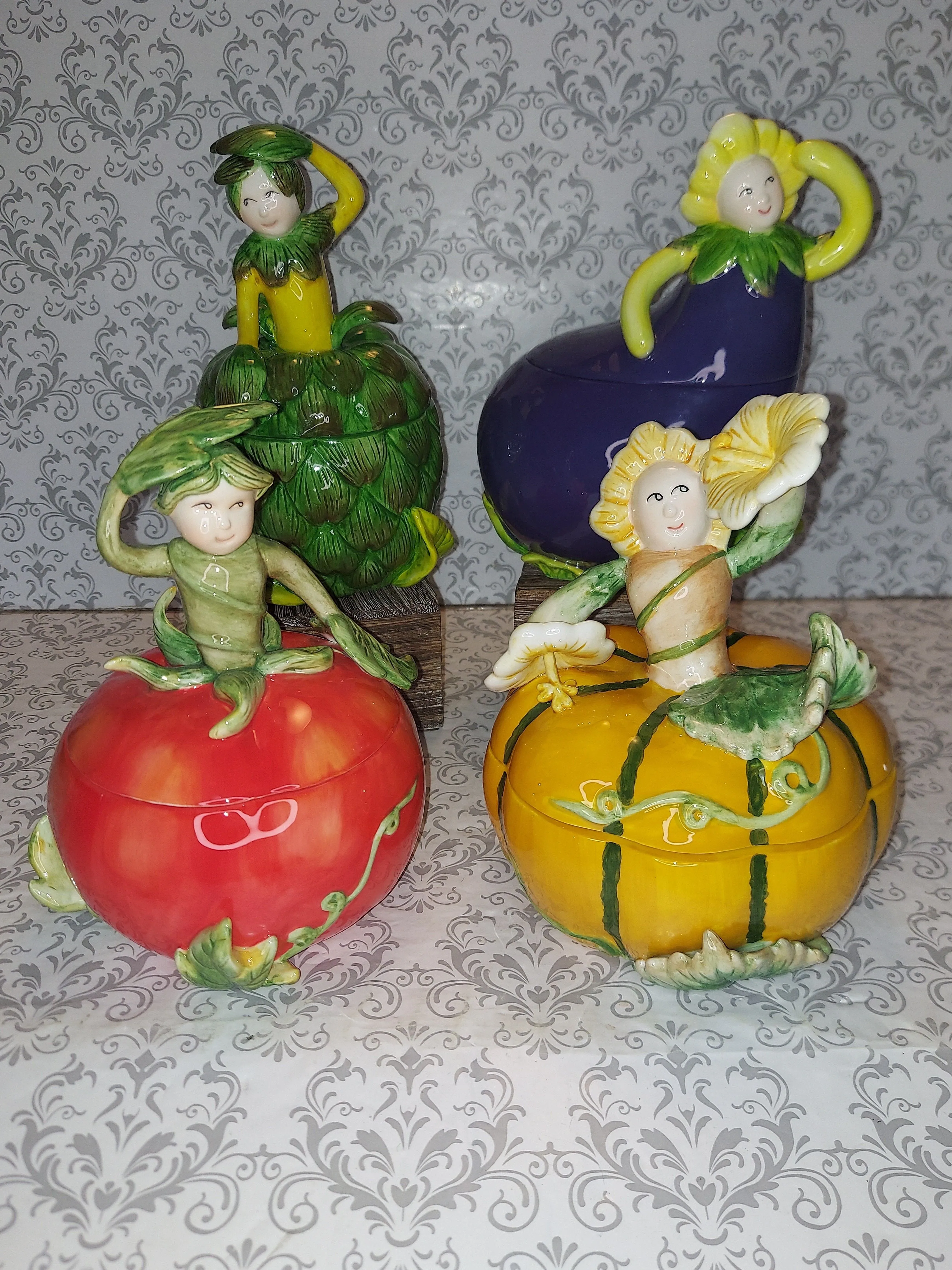 Product image for Complete Set Of 4 O’well Anthropomorphic Veggie Lady Servers Covered Bowls