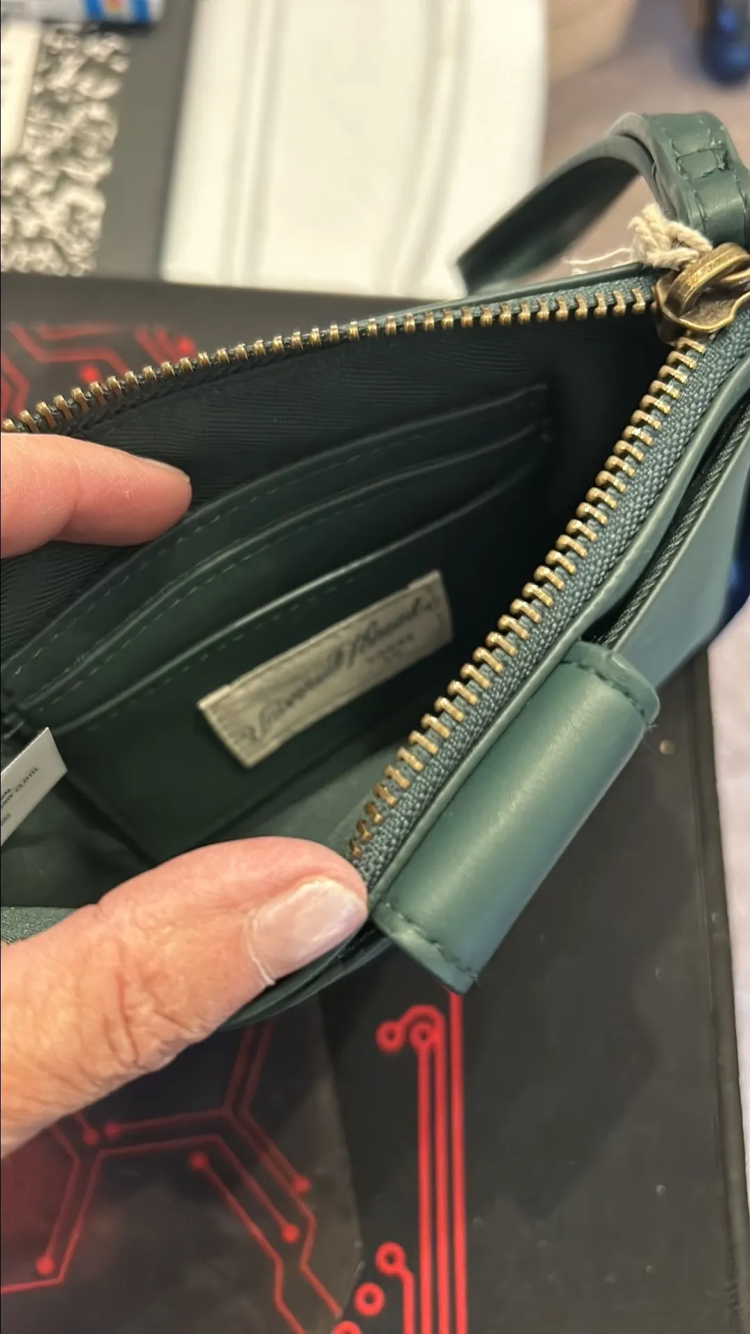 Listing Image Blurred Background