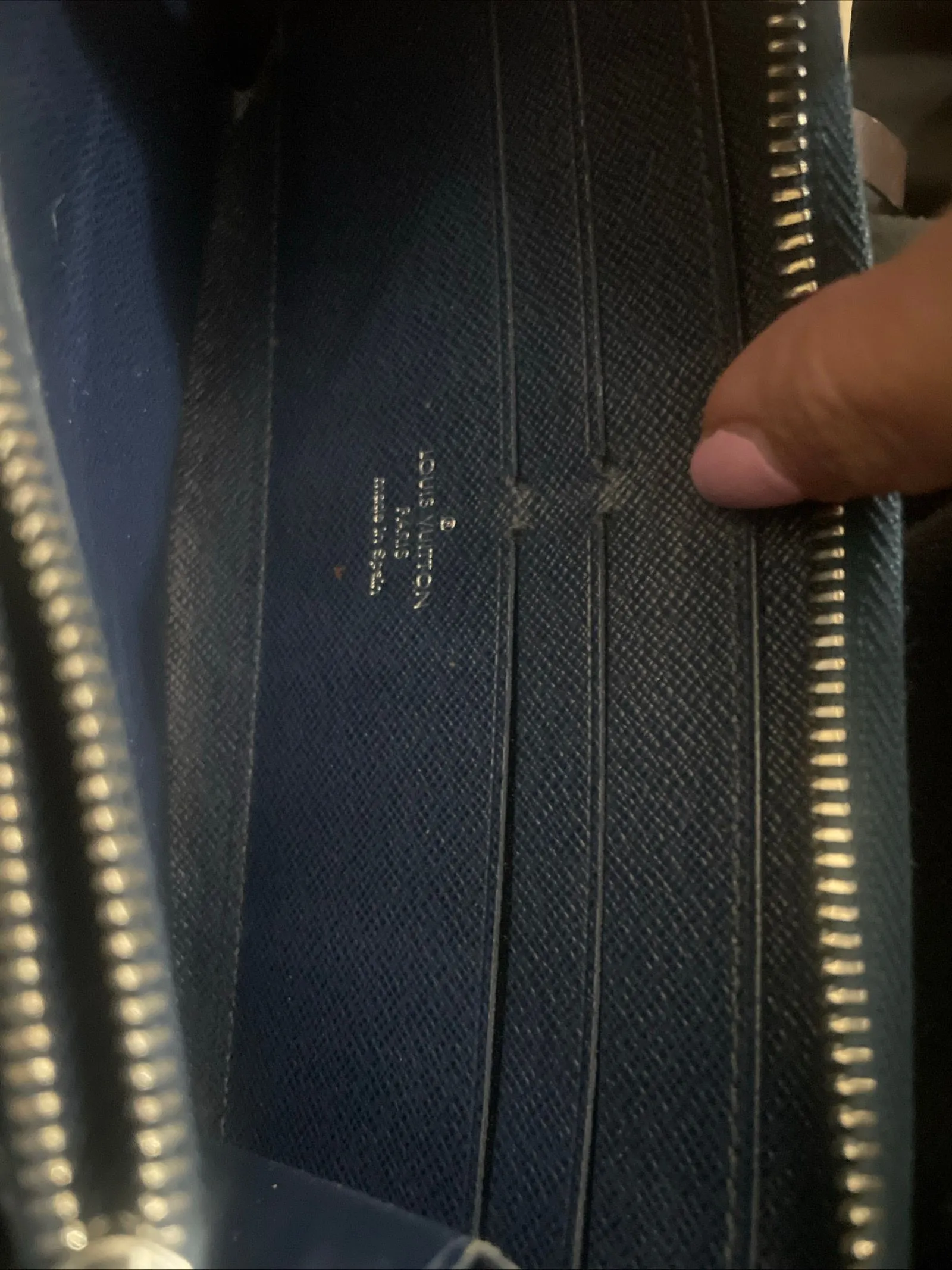 Listing Image Blurred Background