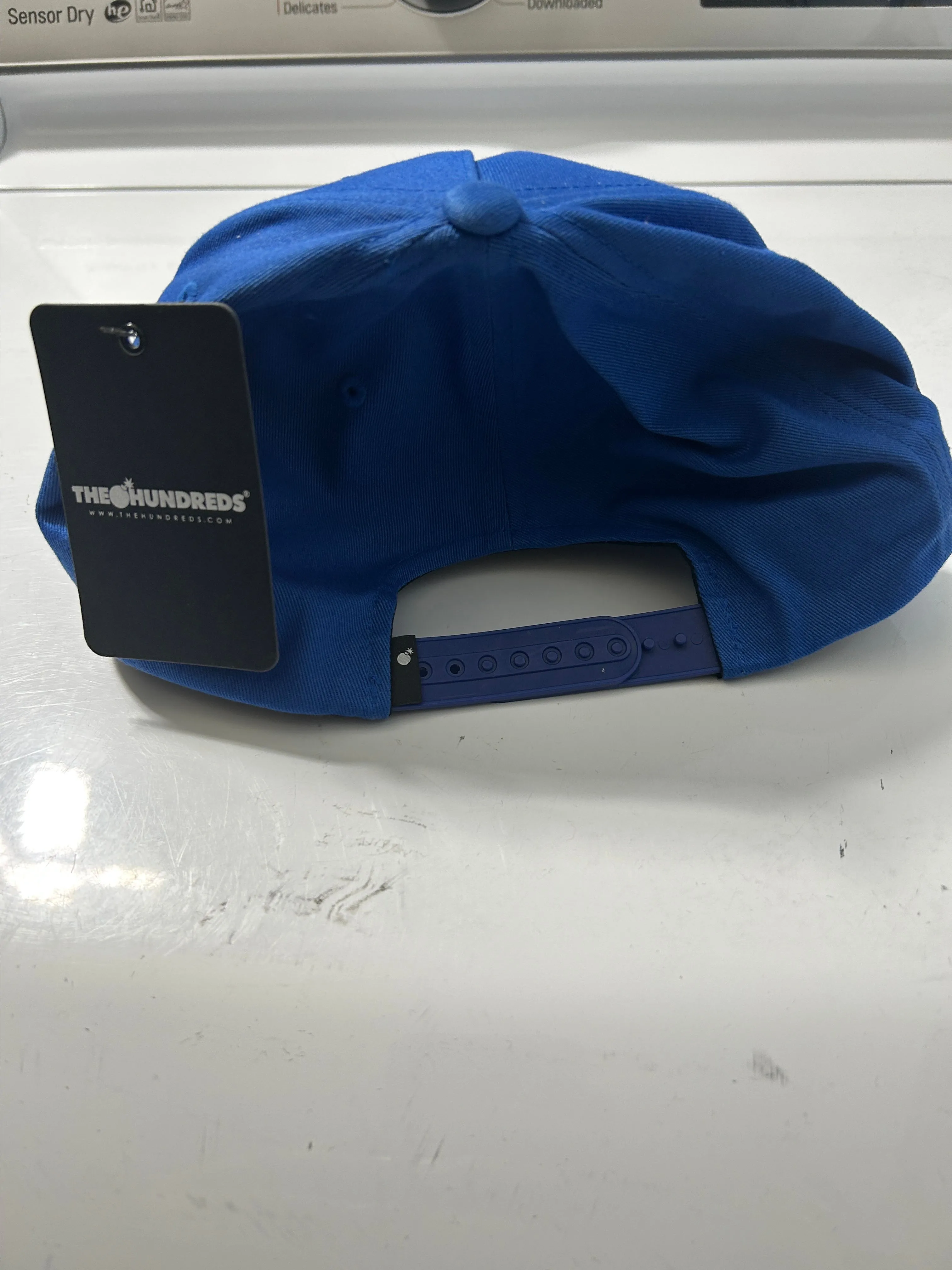 Listing Image Blurred Background