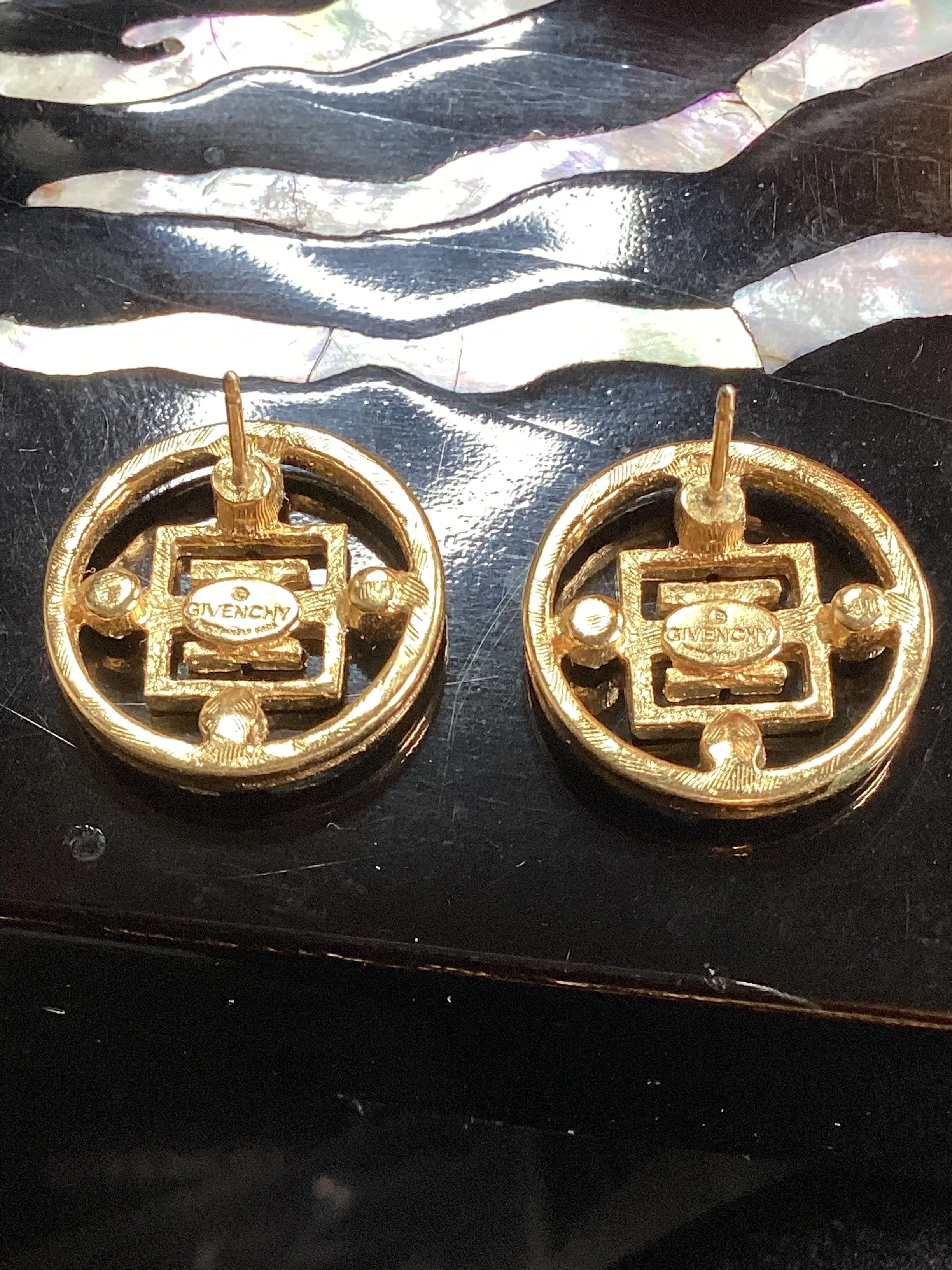 Listing Image Blurred Background