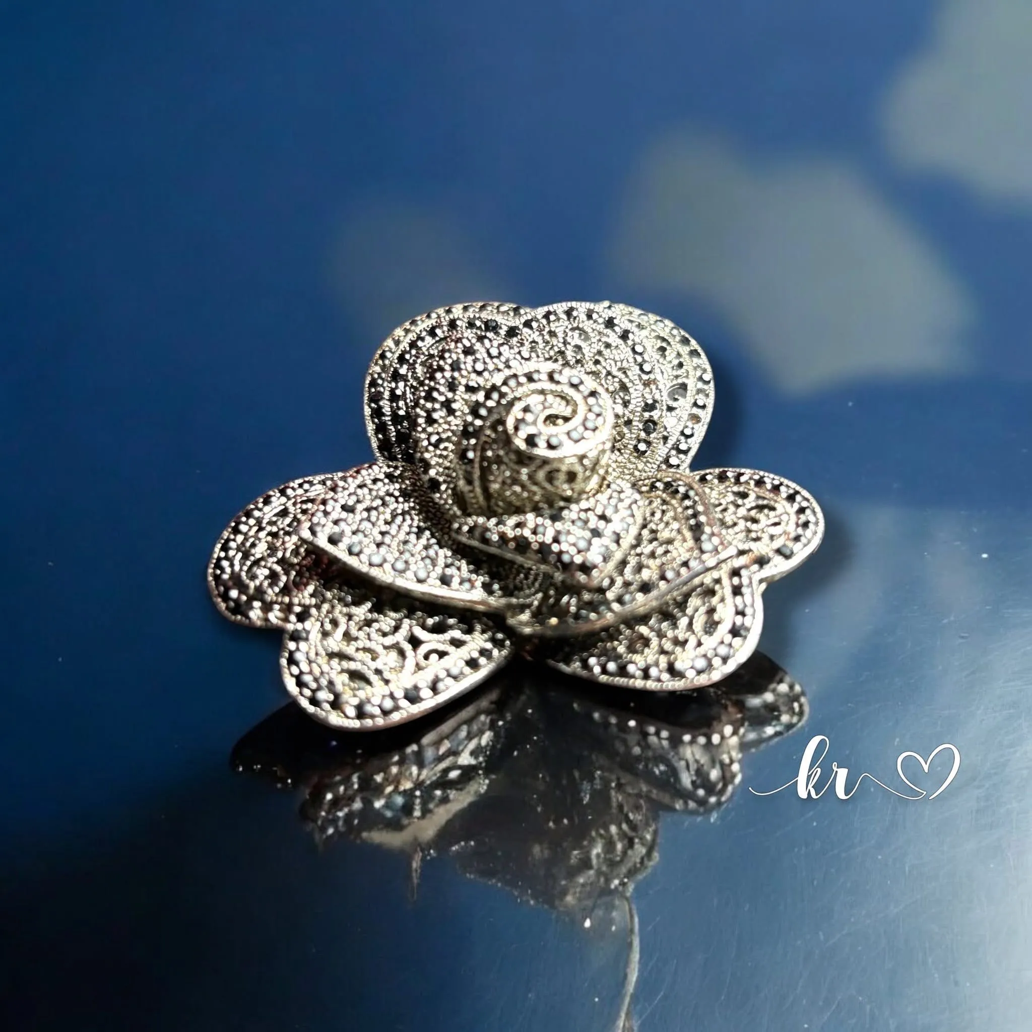 Listing Image Blurred Background