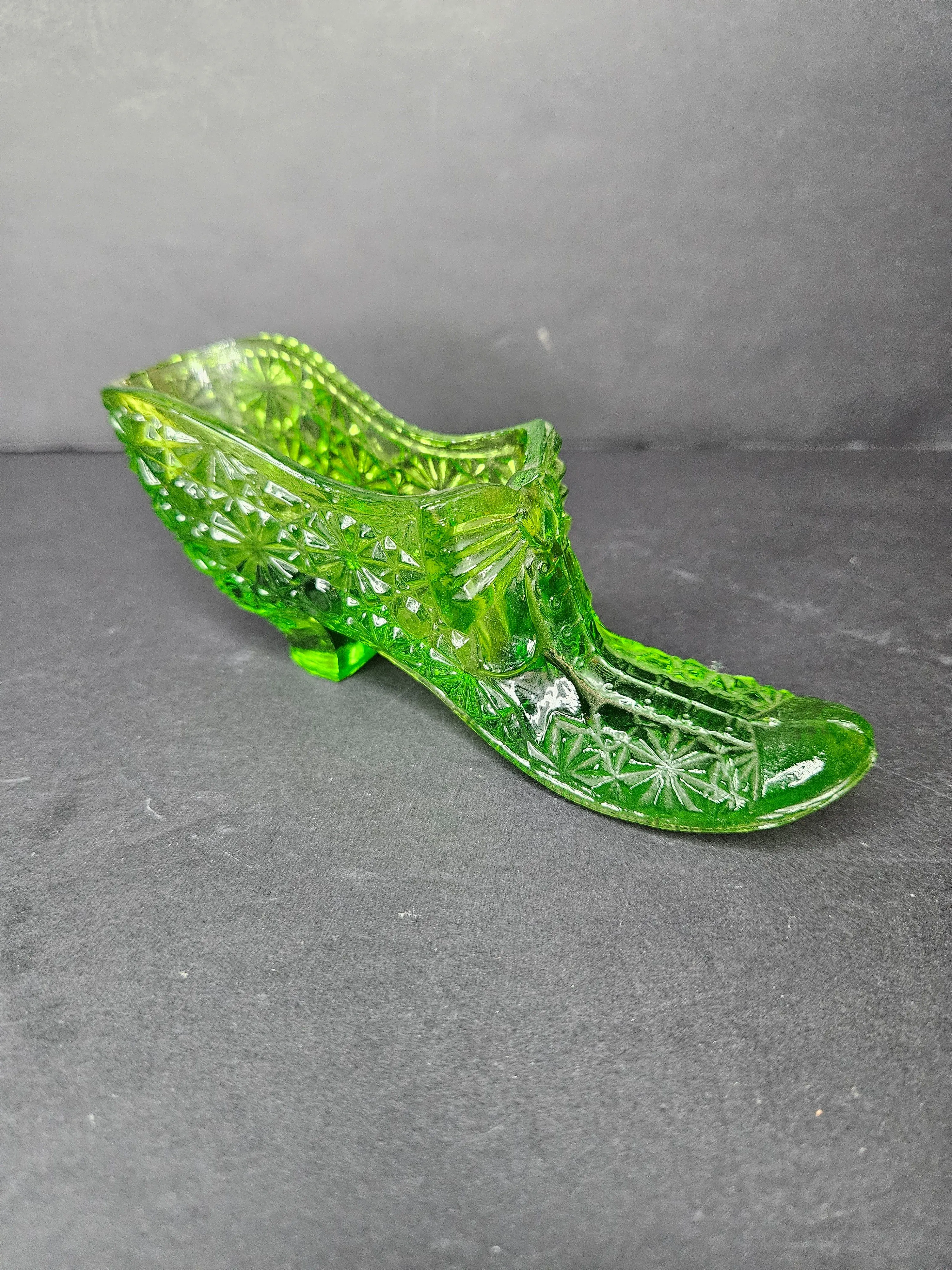 Product image for Kanawha Green Glow Glass Daisy & Button Shoe 