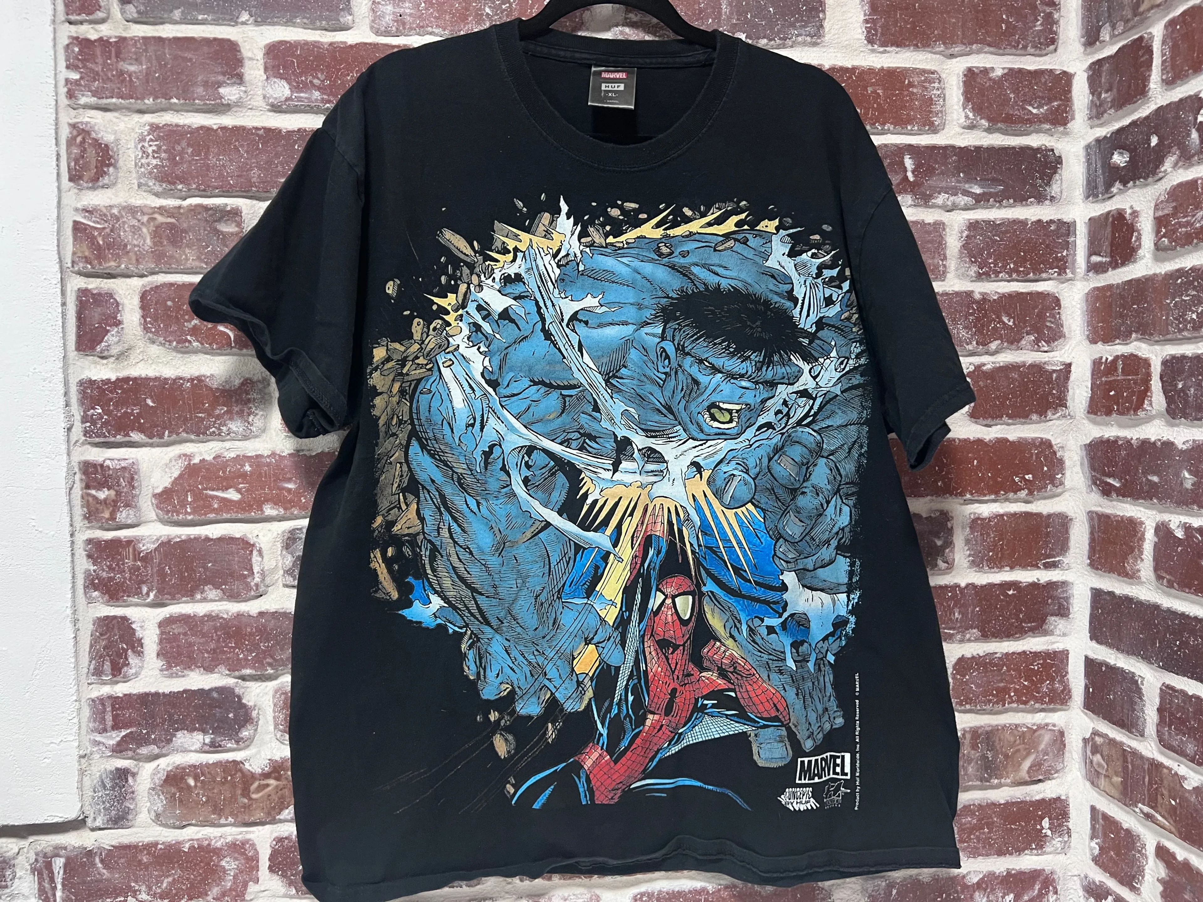 Product image for HUF x Marvel Spider-Man vs. Greg Hulk "Battle" Graphic  T-Shirt Size XL 24 by 29
