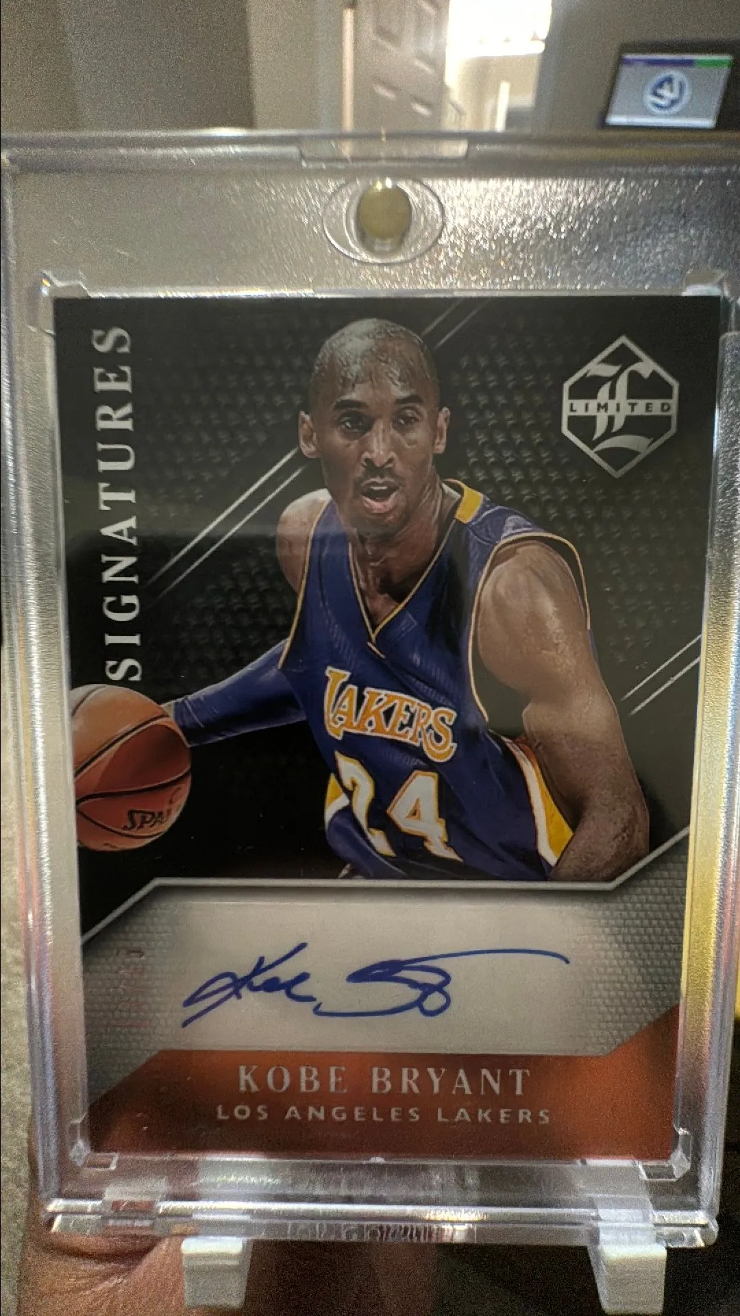 Product image for Kobe Bryant limited signatures /15