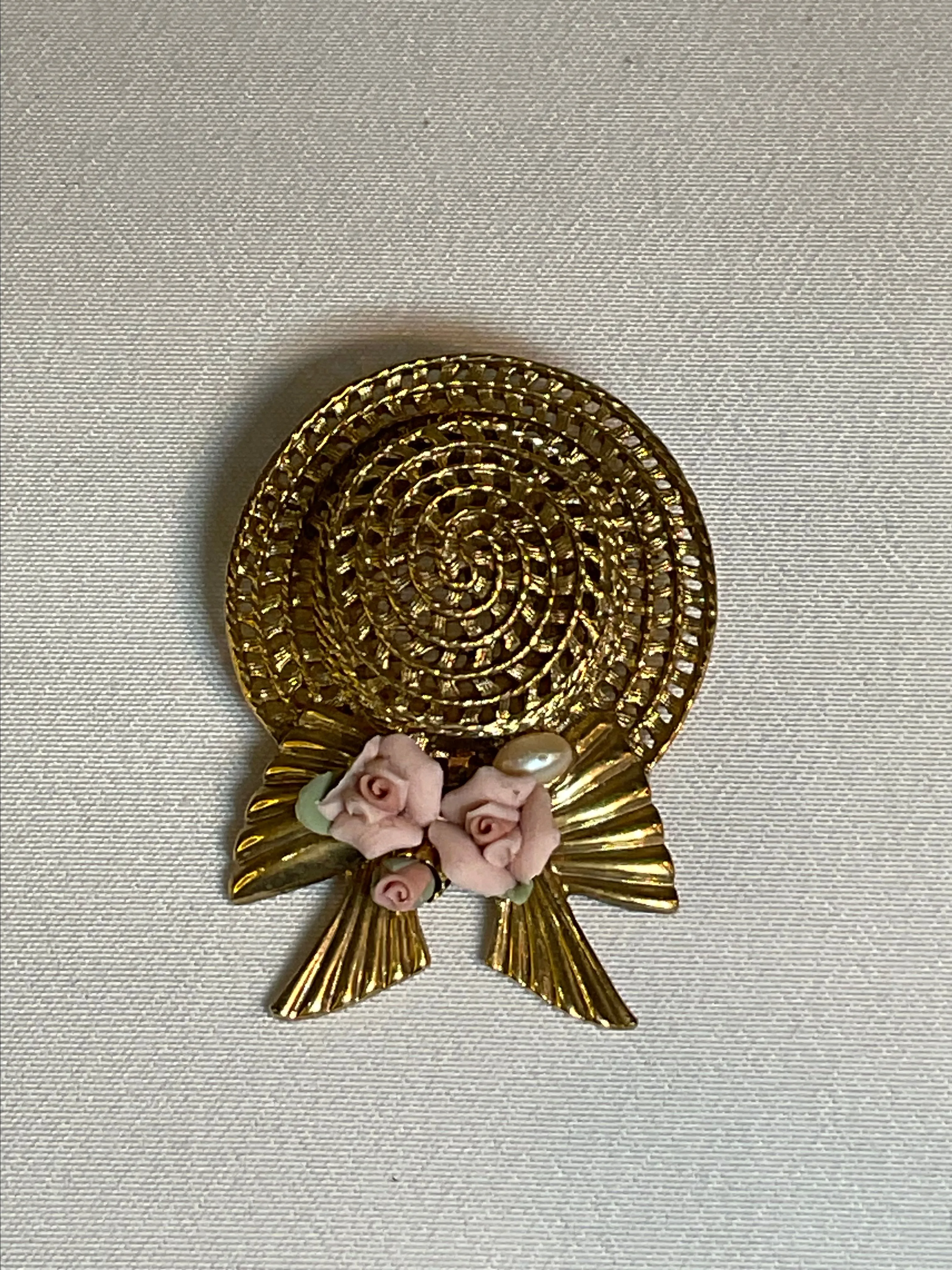Product image for #37: Gold plated costume pin/brooch faux pearl and molded flowers