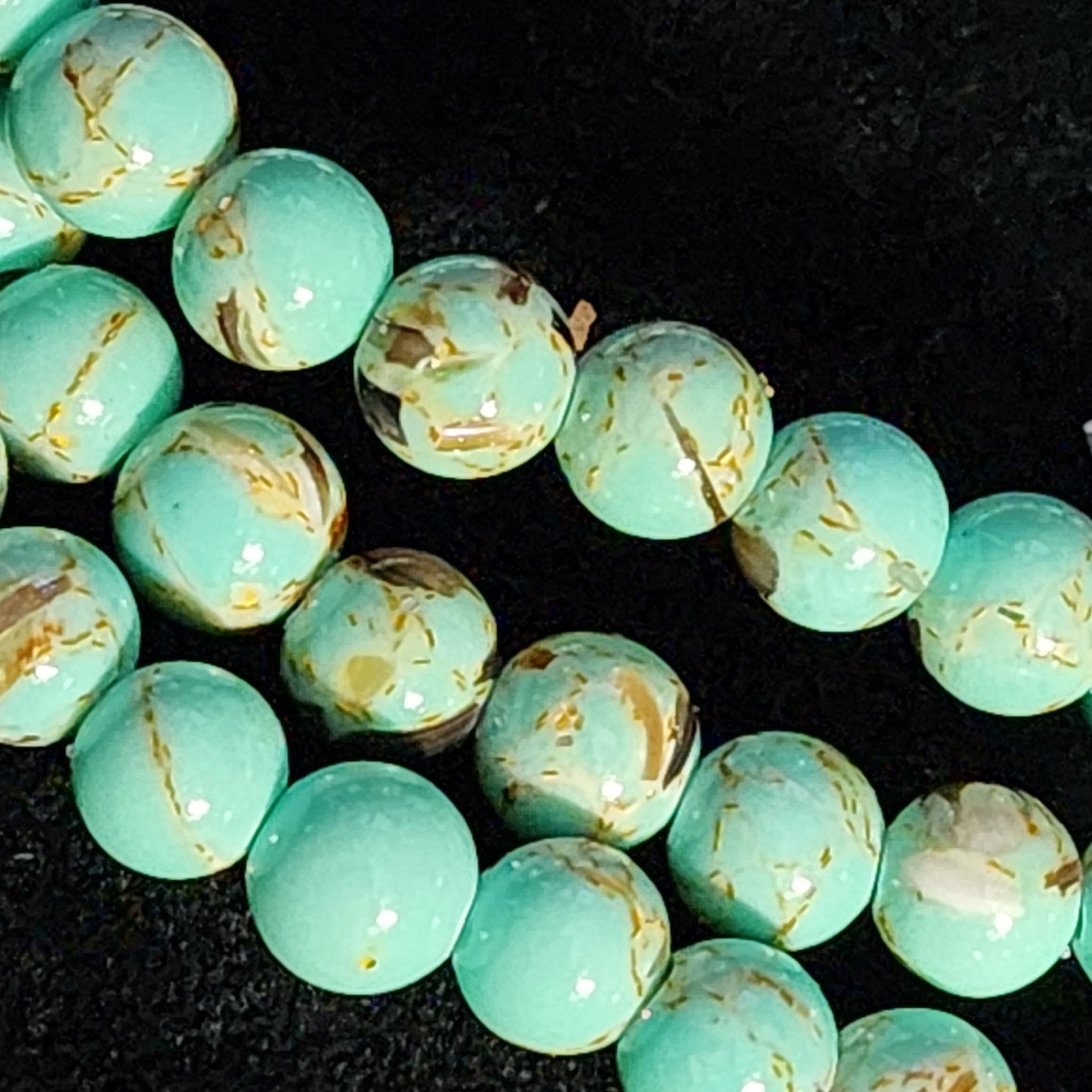 Product image for #24Q: Medium Turquoise Seashell and Synthetic Turquoise Composite Round Beads, 6mm
