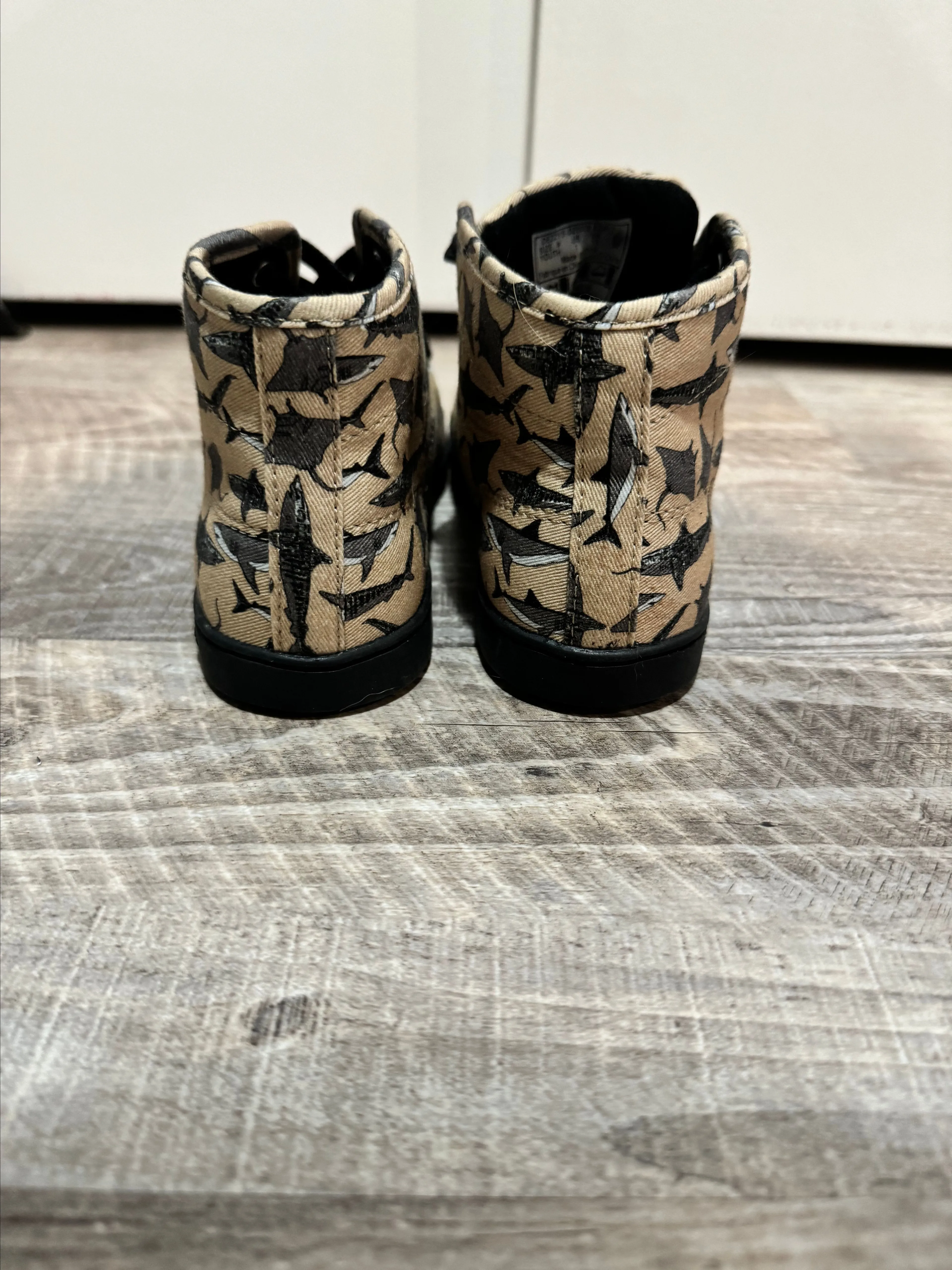 Listing Image Blurred Background