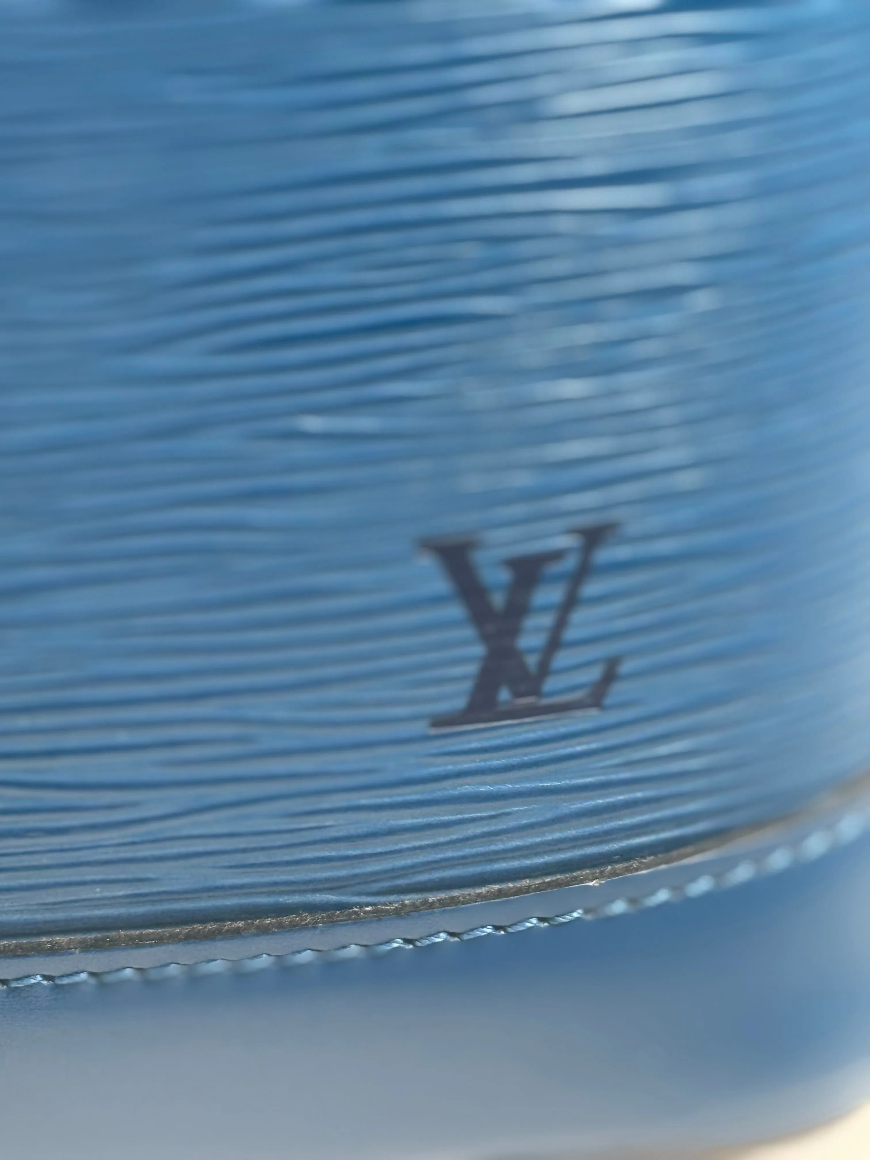 Listing Image Blurred Background