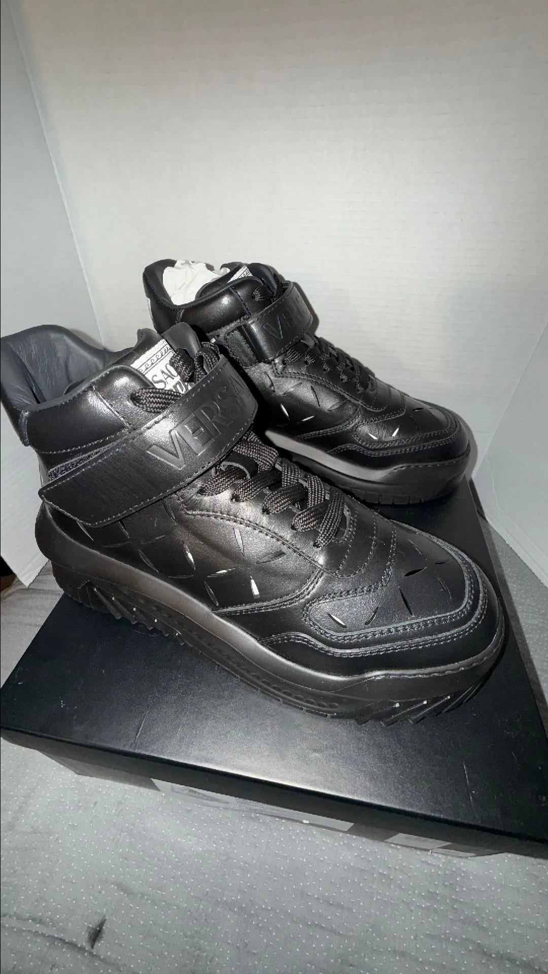 Product image for VERSACE NEW MENS 41 SNEAKERS