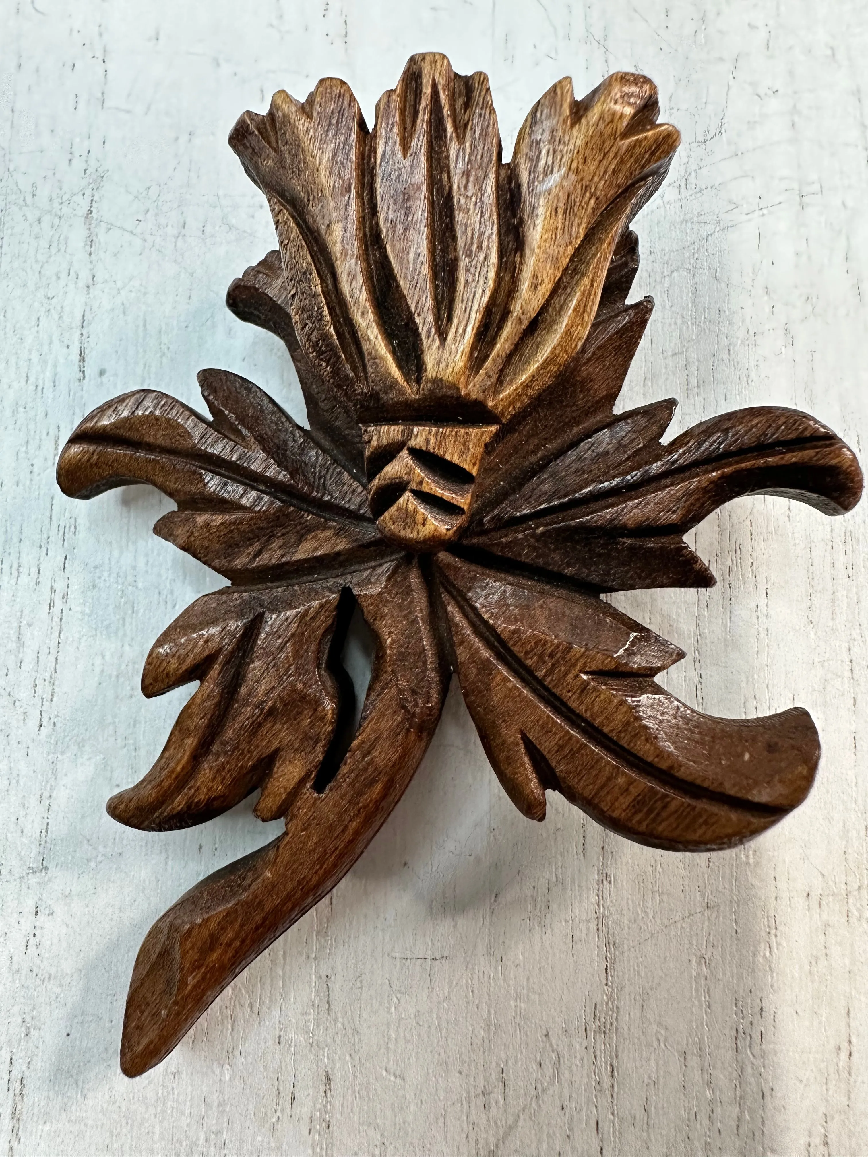 Product image for 1772 Deco teak Wood flower brooch