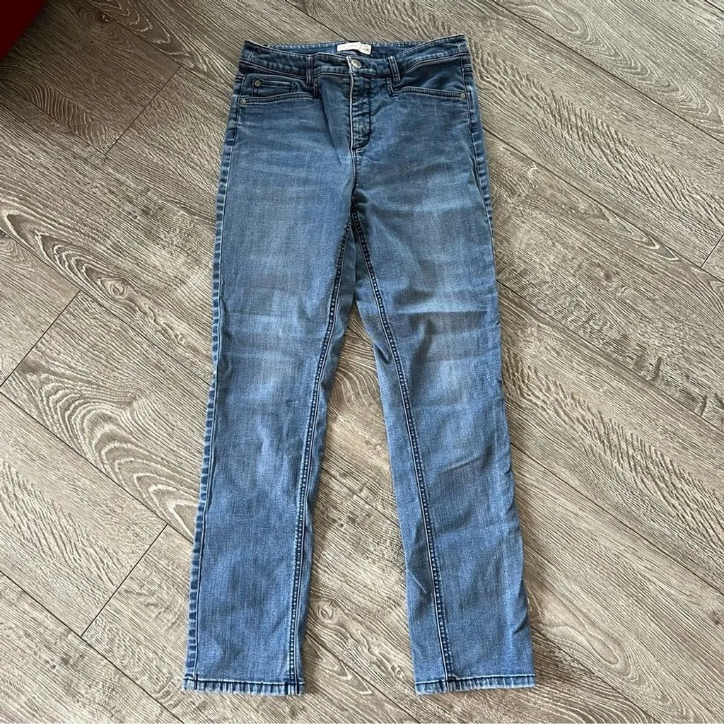 Listing Image Blurred Background