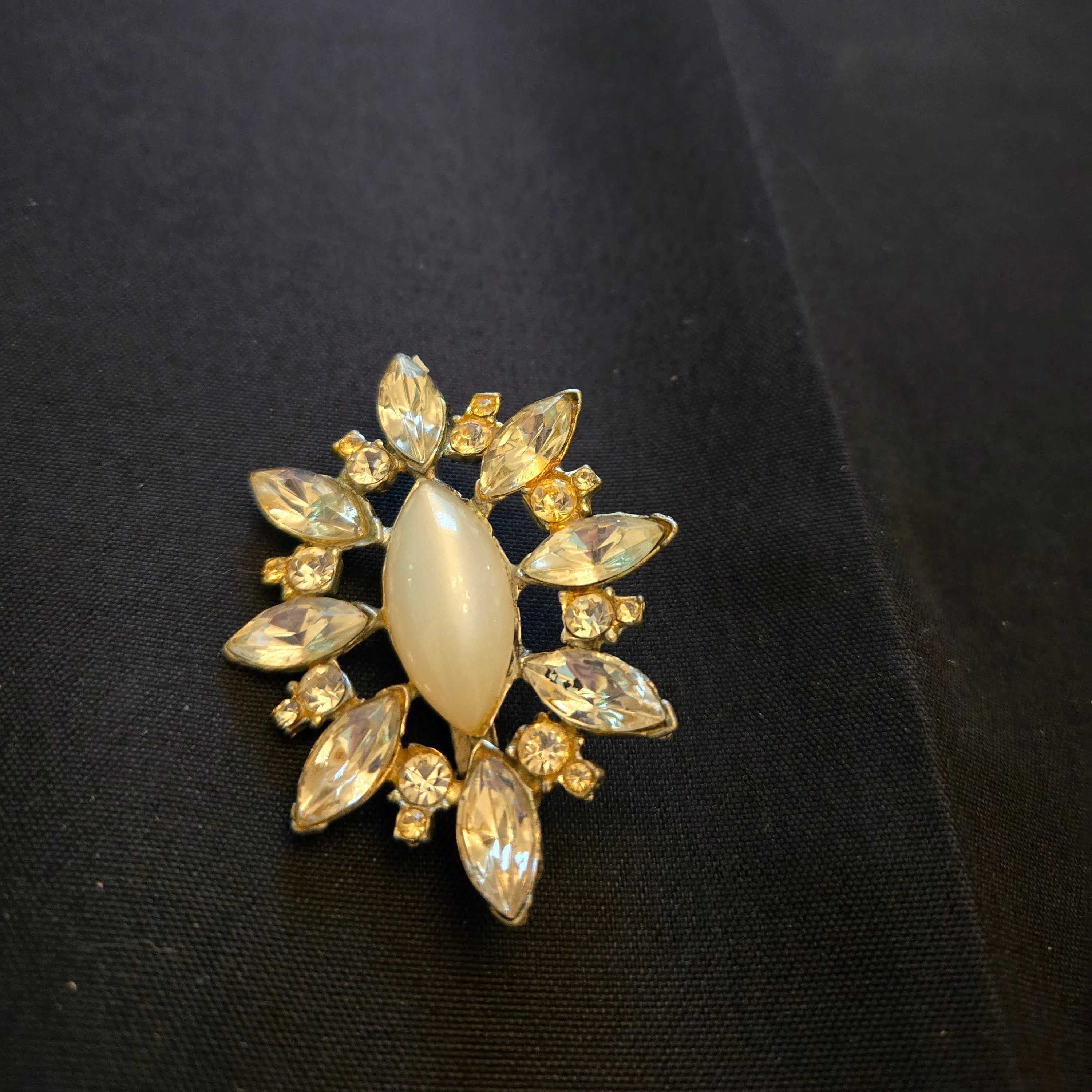 Product image for Vintage rhinestone brooch