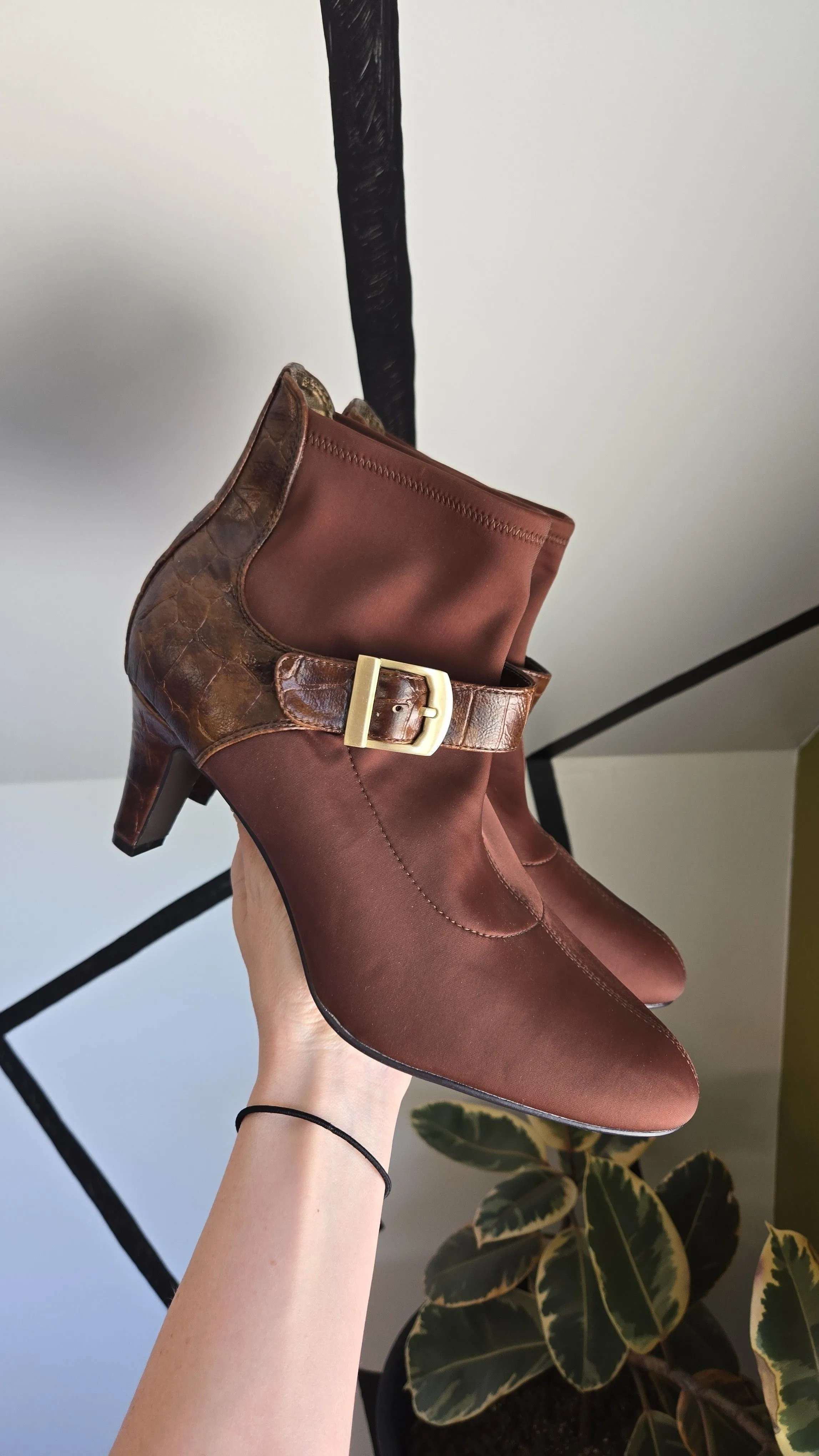 Product image for 26. Valerici Shoes Size W11