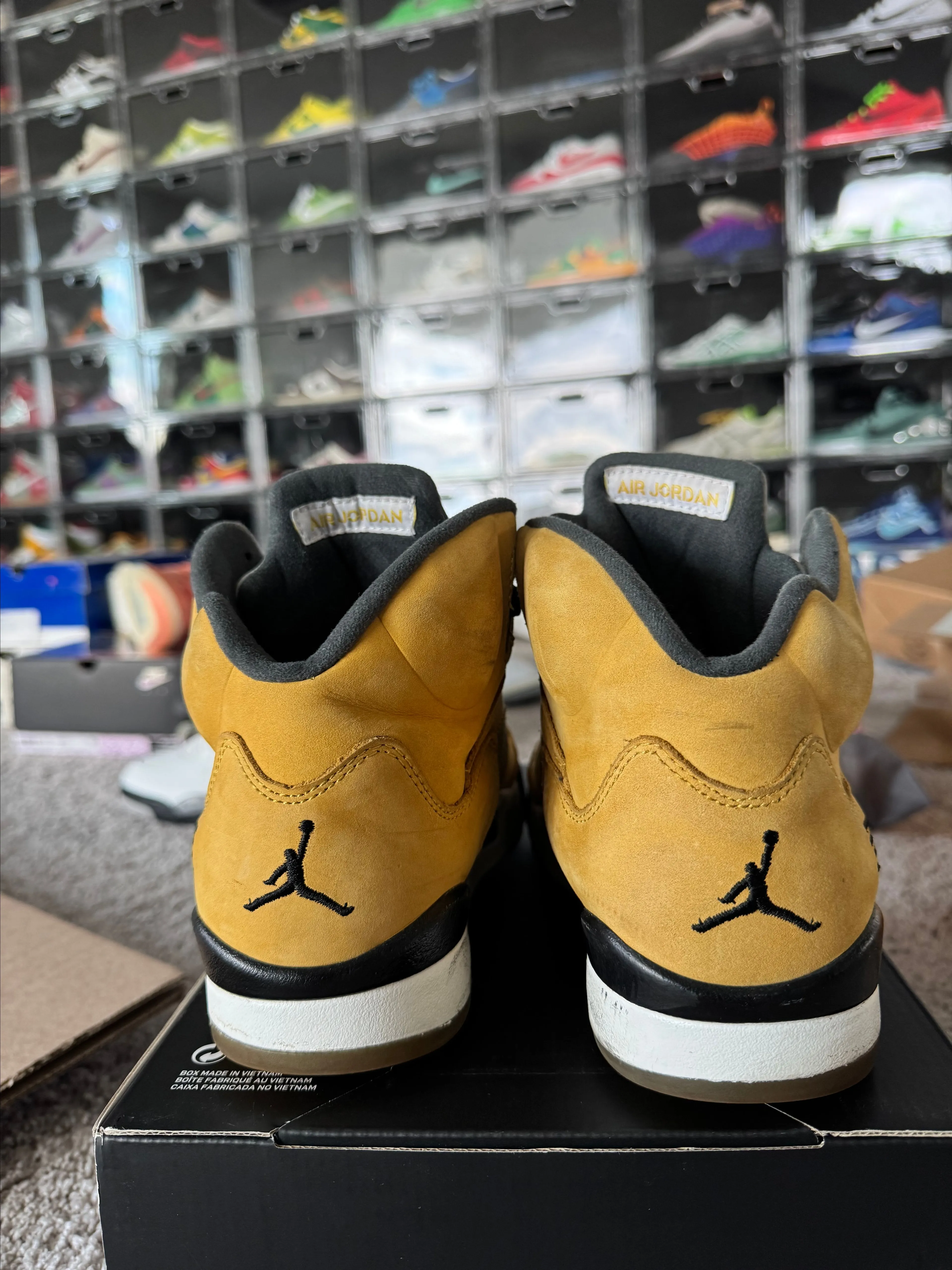 Listing Image Blurred Background