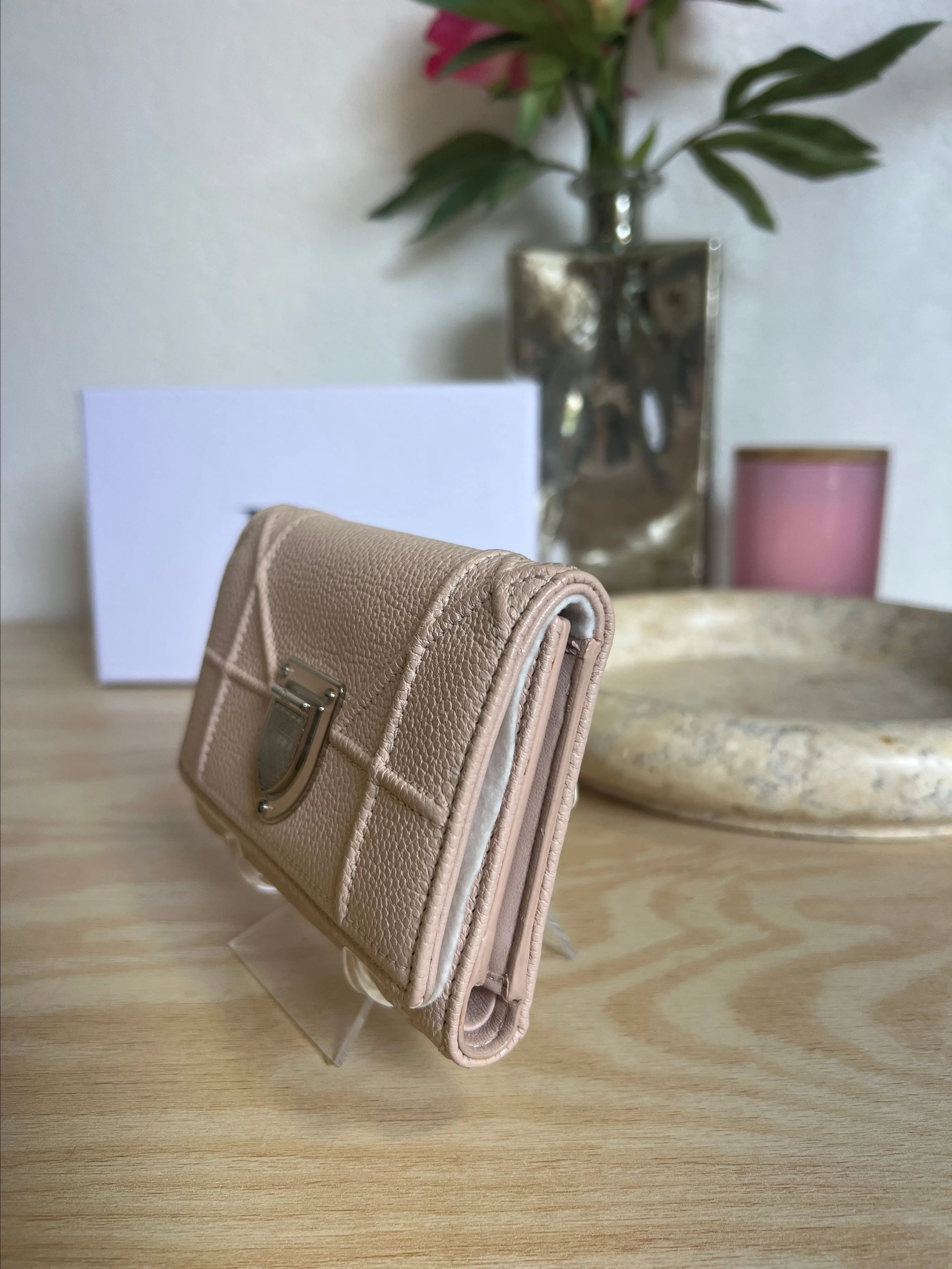 Listing Image Blurred Background