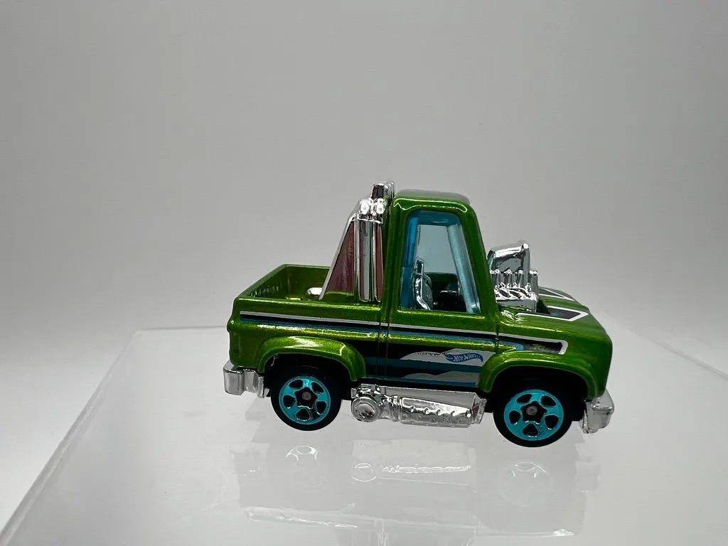 Product image for Hot Wheels Toon'd 83 Chevy Silverado (Green) USNPUN