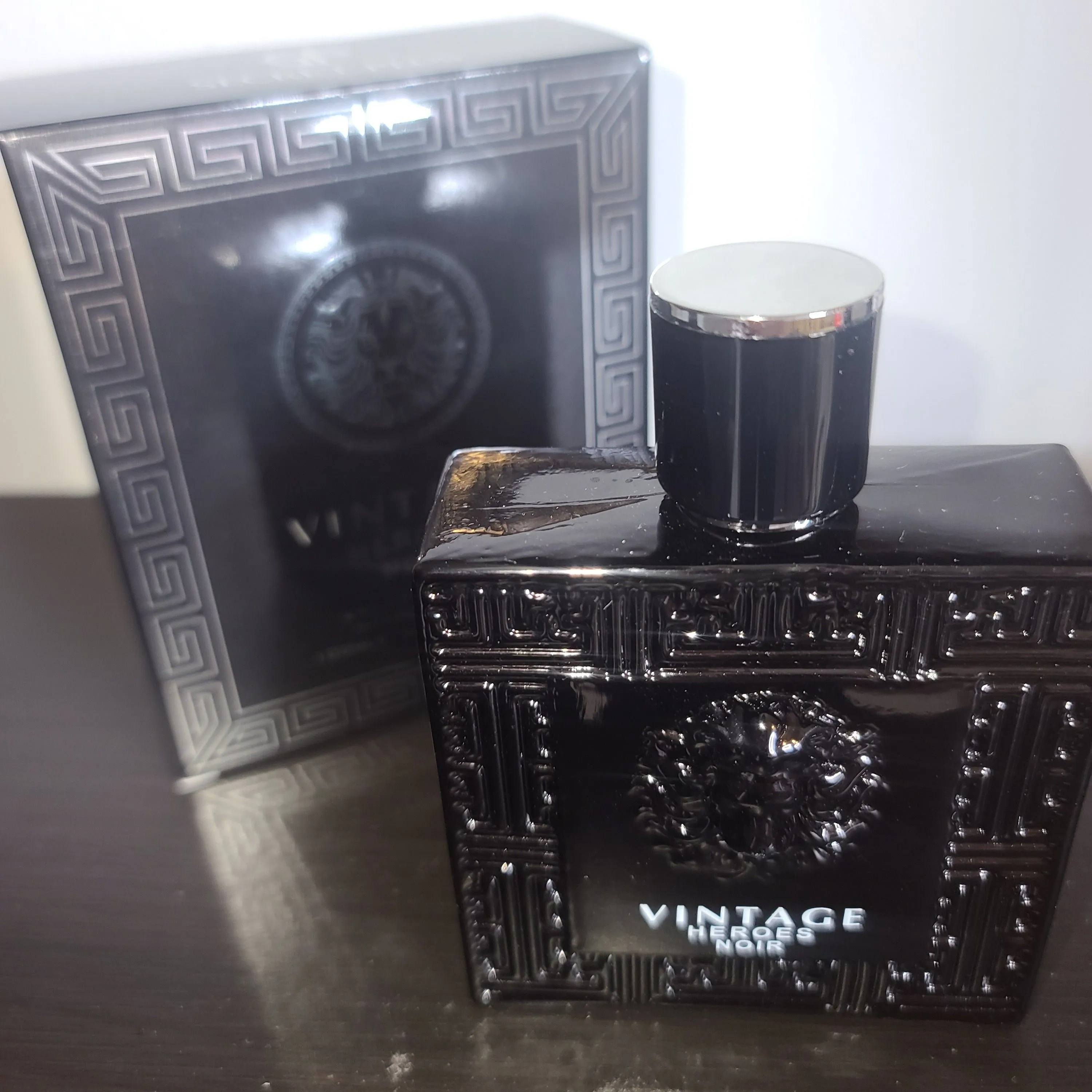 Product image for vintage heroes noir