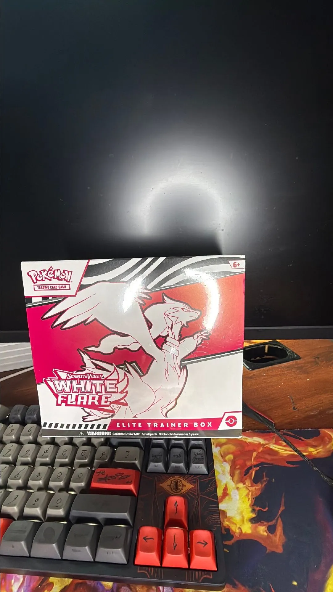 Product image for Pokémon white flare etb