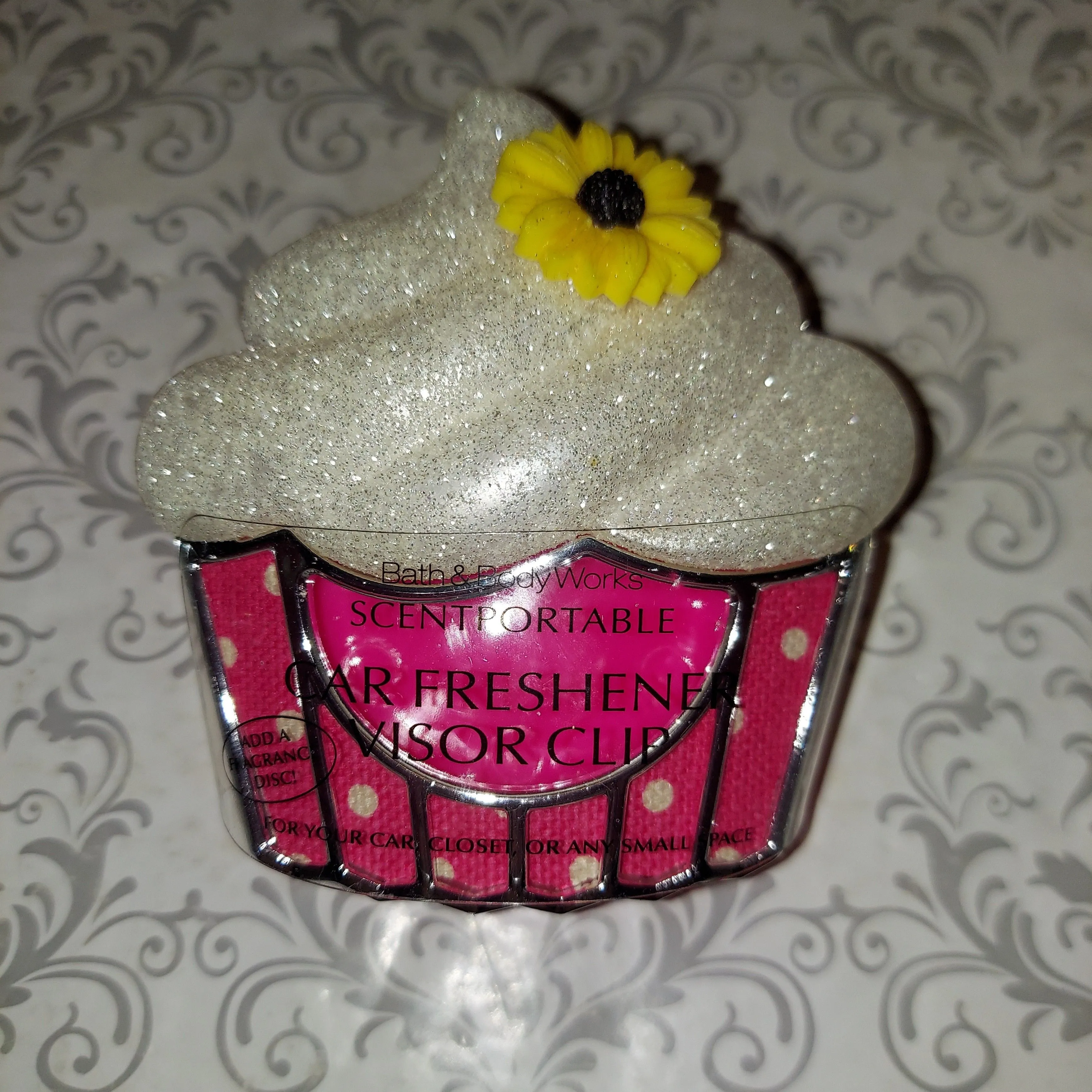 Product image for Bath & Body Works Frosted Cupcake Daisy Scentportable Car Freshener Visor Clip 
