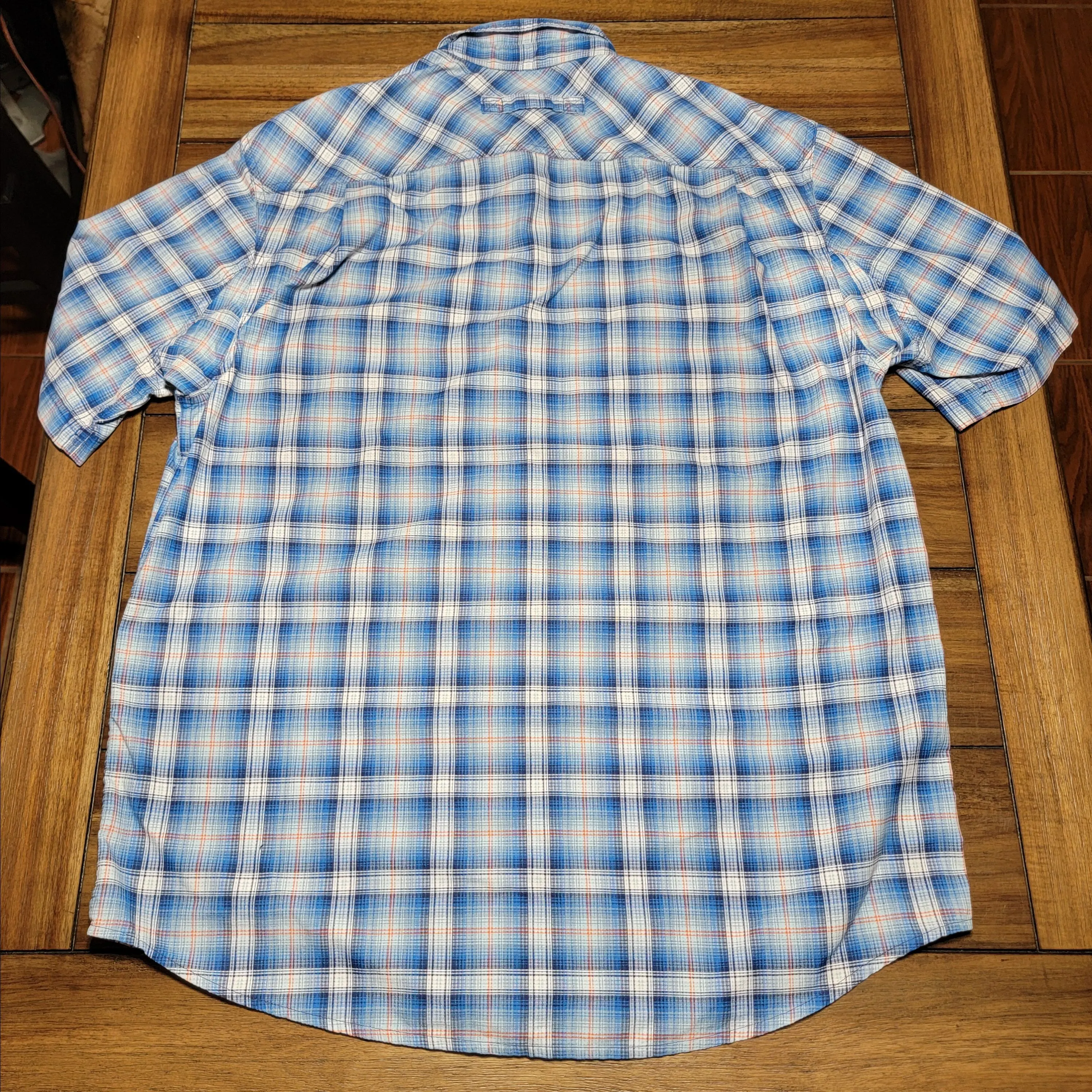 Listing Image Blurred Background