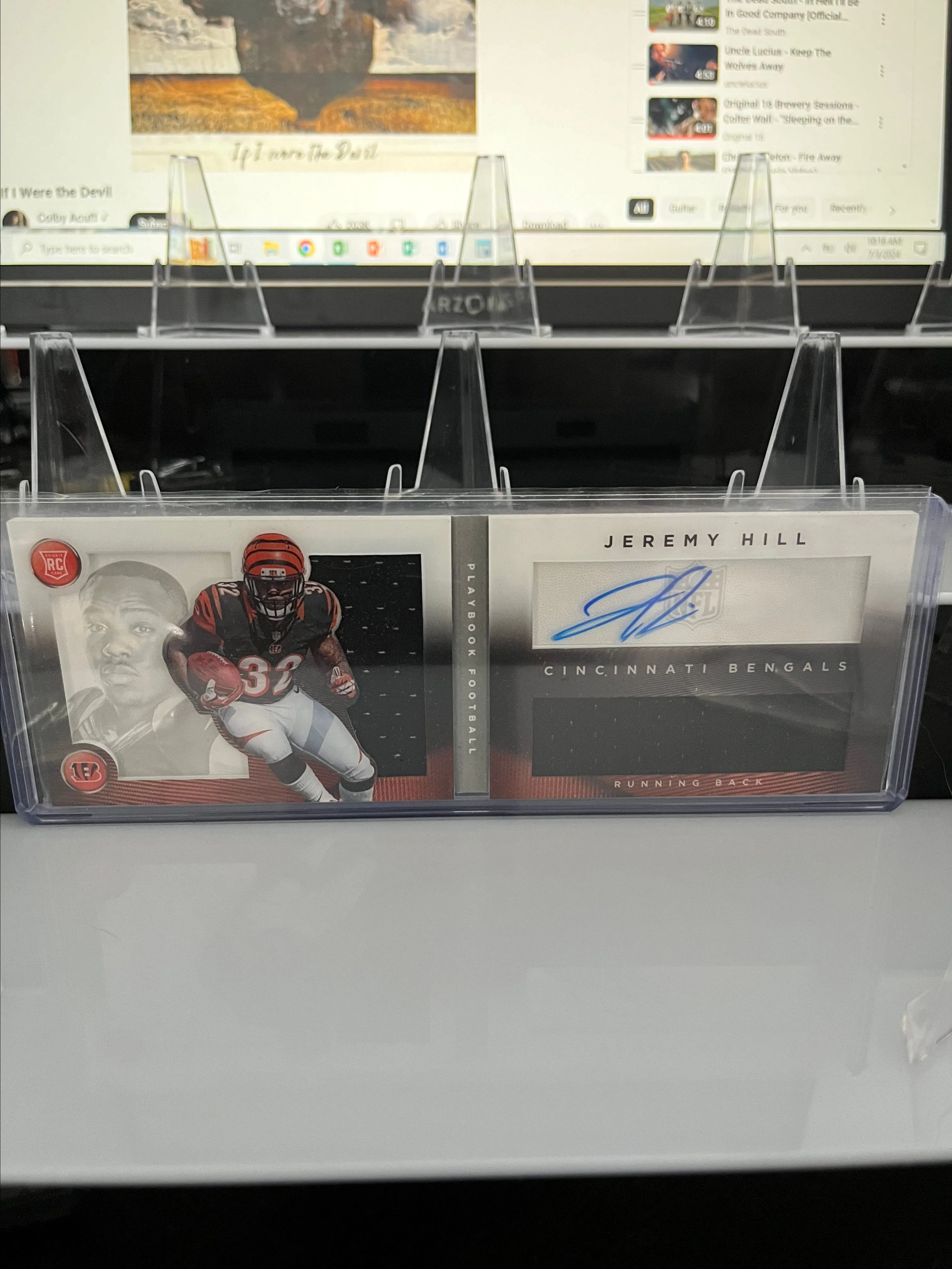 Product image for Jeremy Hill Playbook Rookie Patch On Card Auto Booklet 292/299