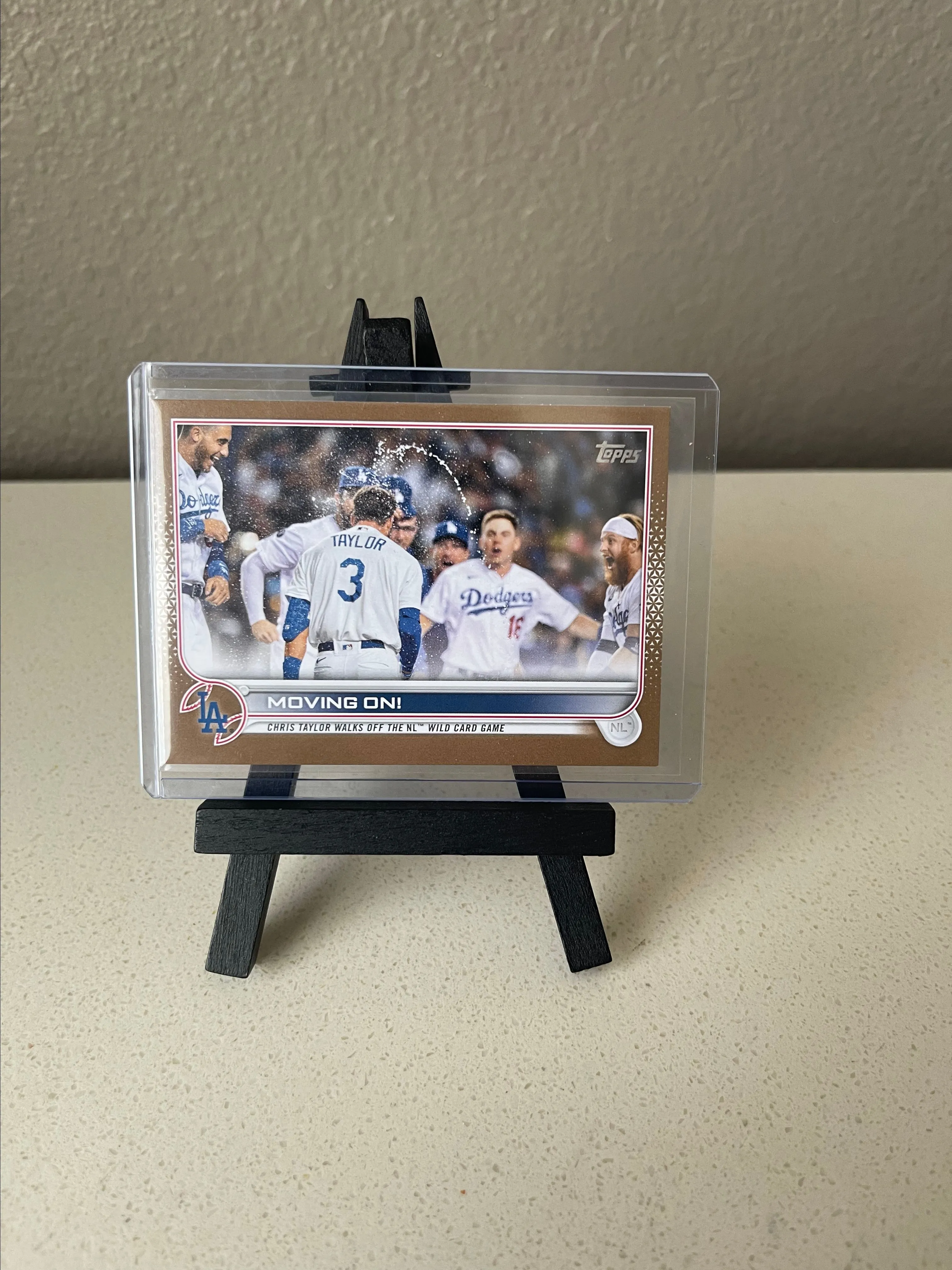 Product image for 2022 Topps Series 1 Moving On Chris Taylor Gold Border /2022 Dodgers