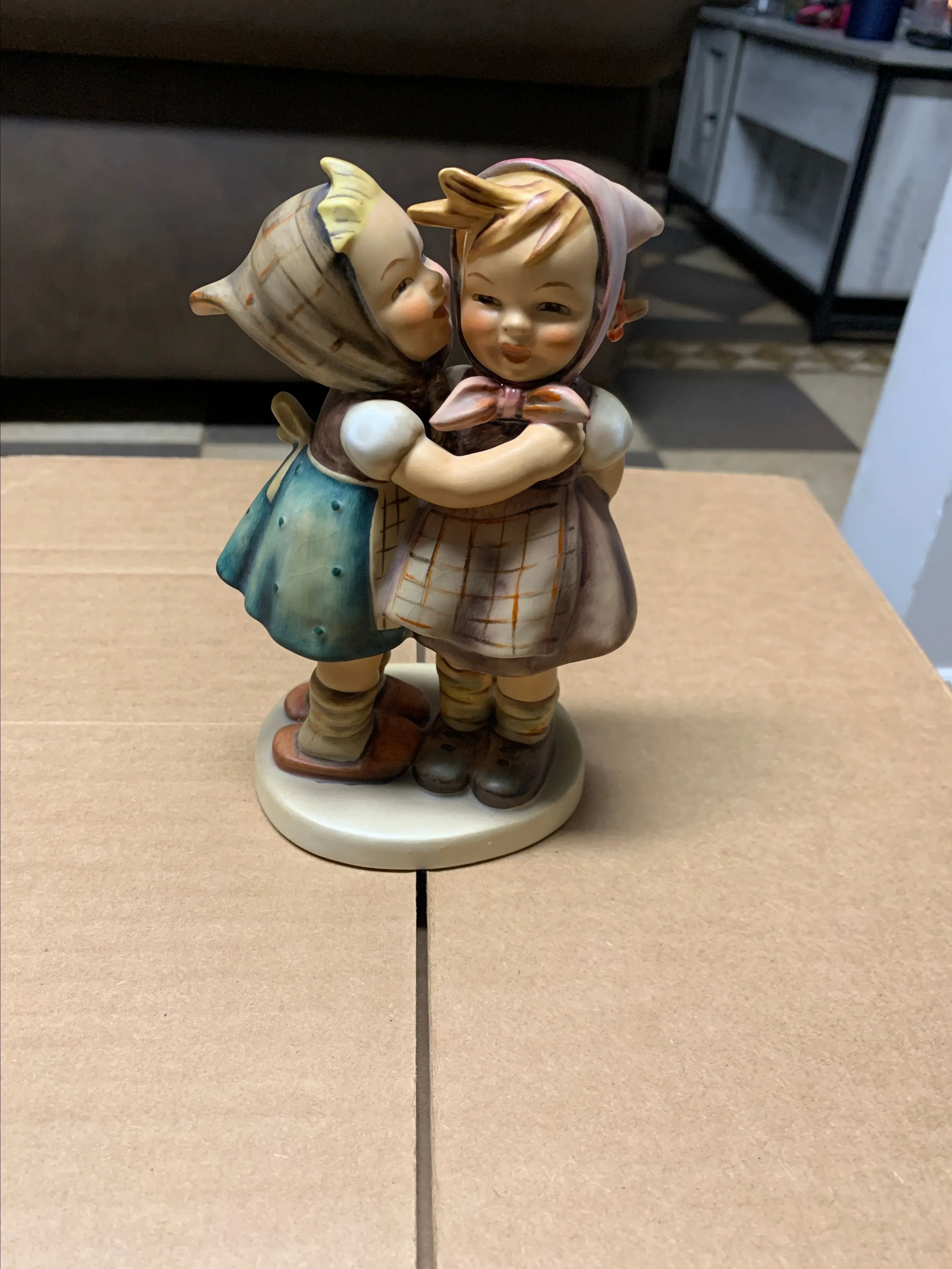 Product image for 1948’s Hummel “Telling Her Secret”