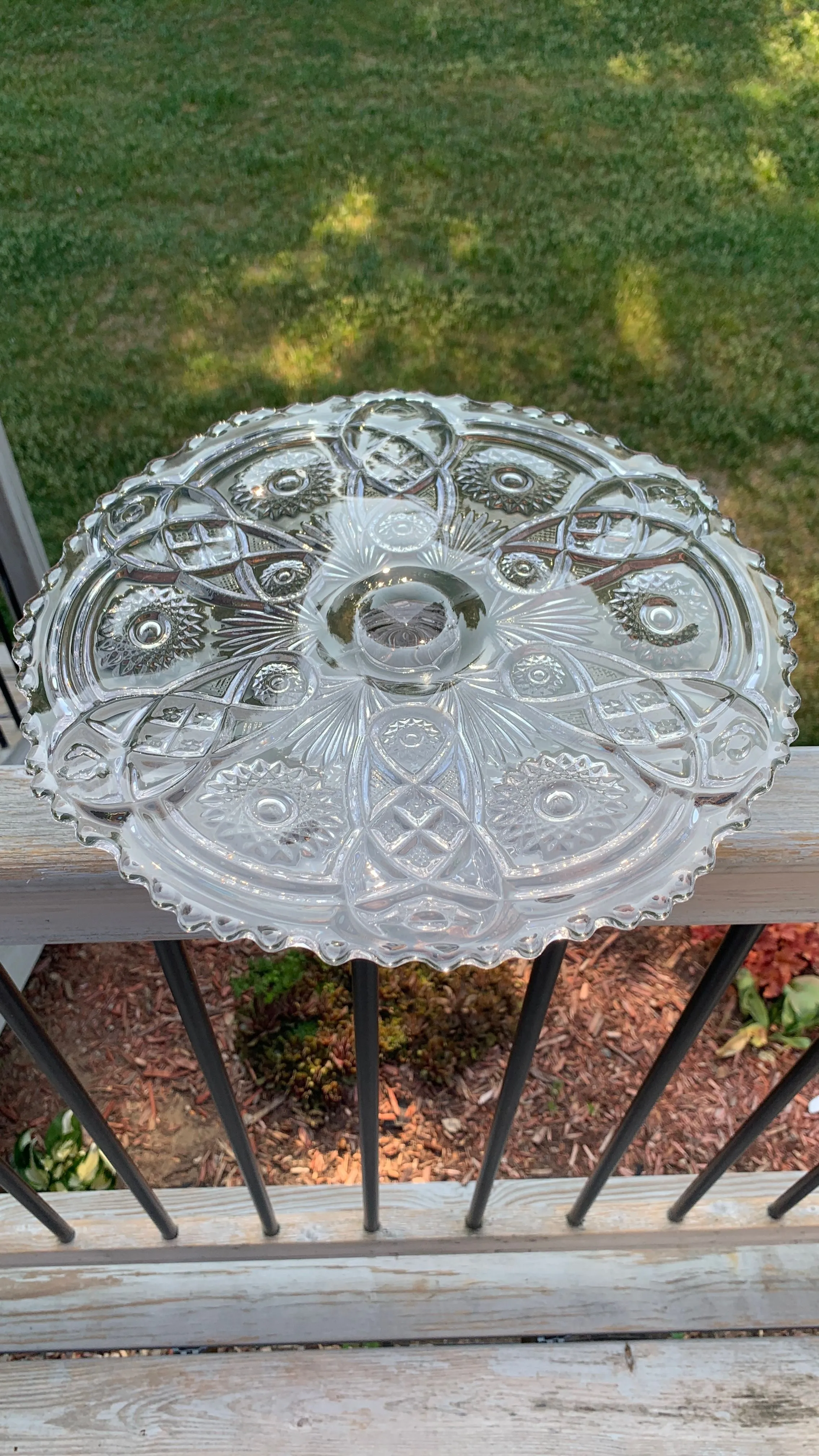 Product image for Cake Plate Daisy and Button pedestal