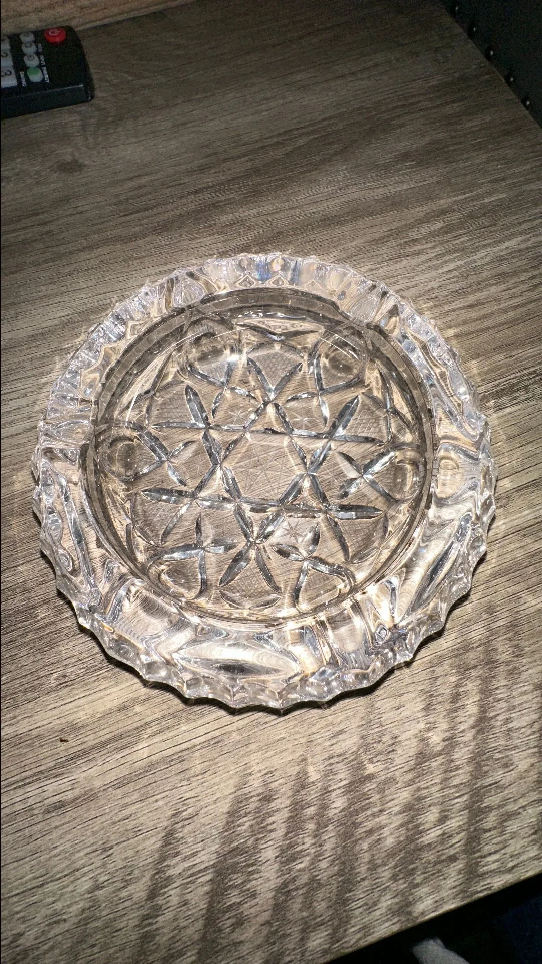 Product image for Vintage MCM Crystal Cut Glass Ashtray Starburst