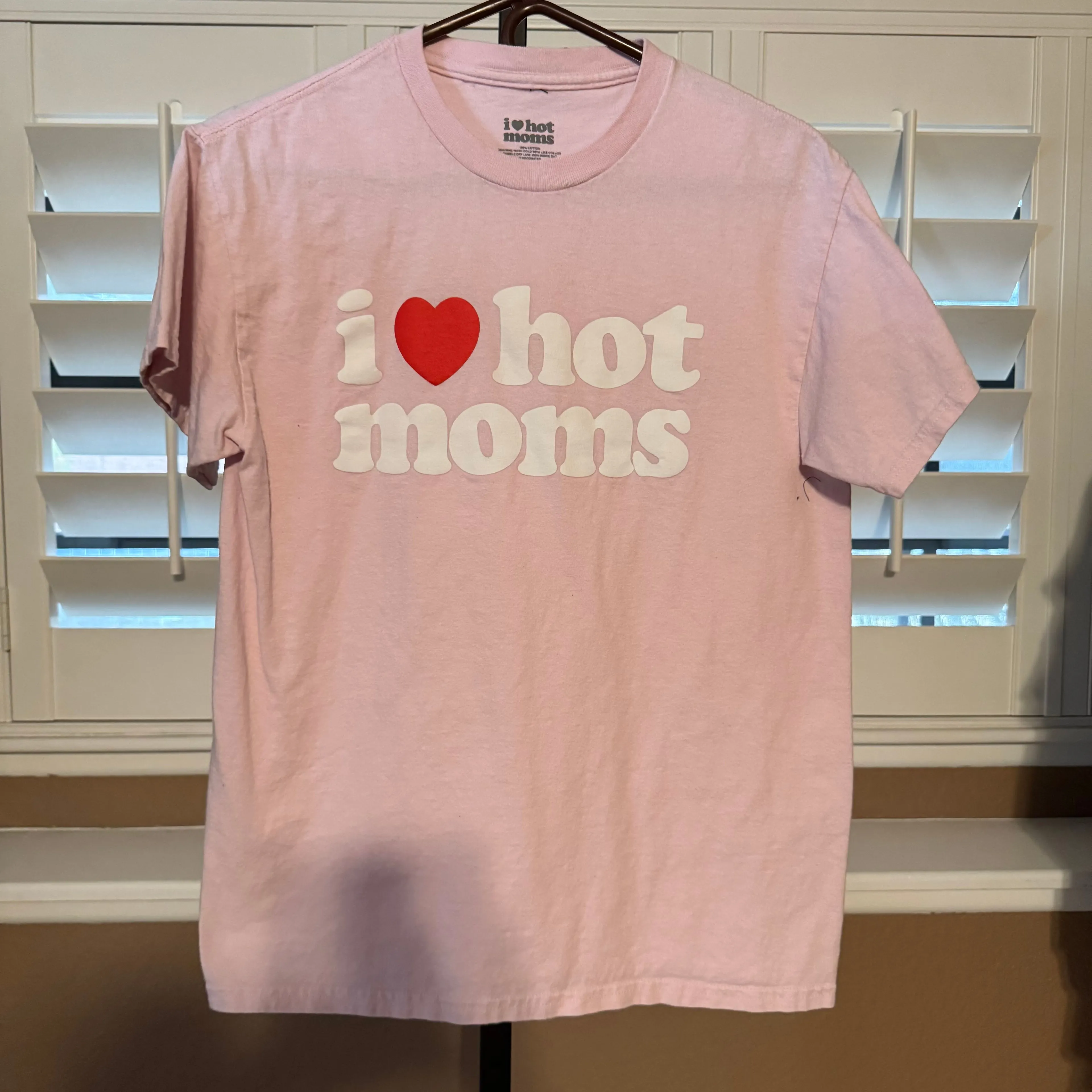 Product image for I heart hot moms