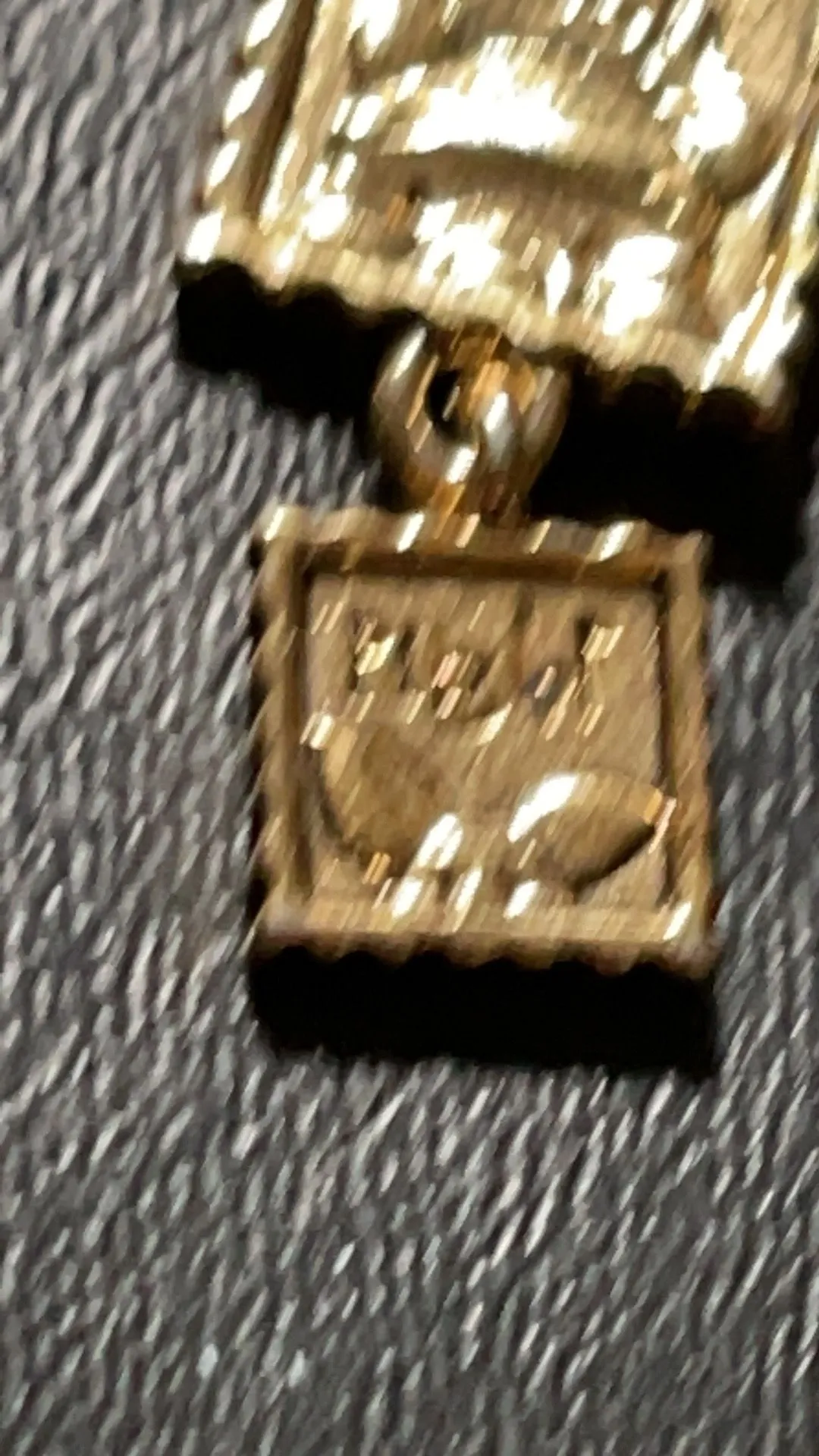 Listing Image Blurred Background