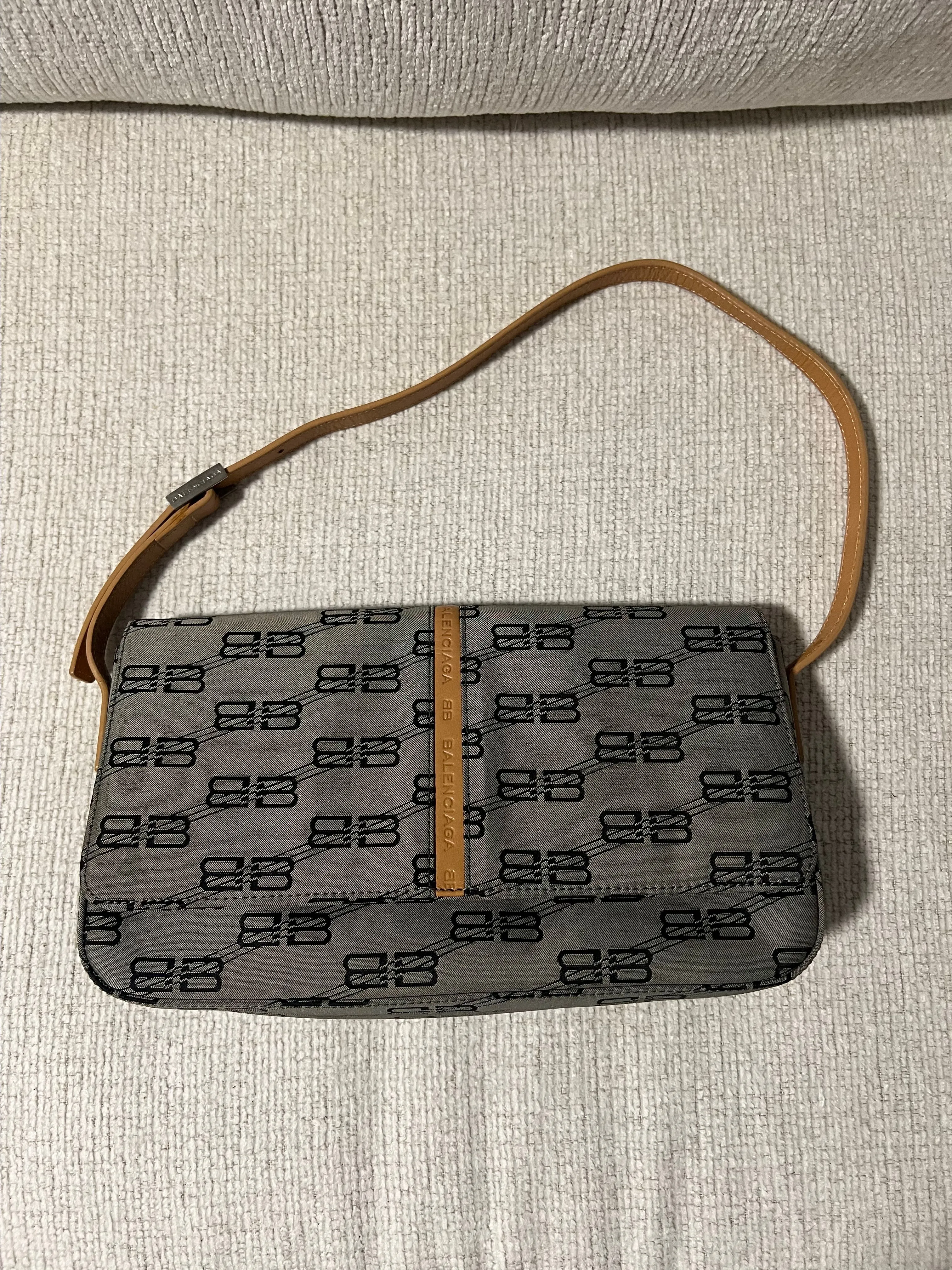 Product image for #200 Balenciaga bag w certificate