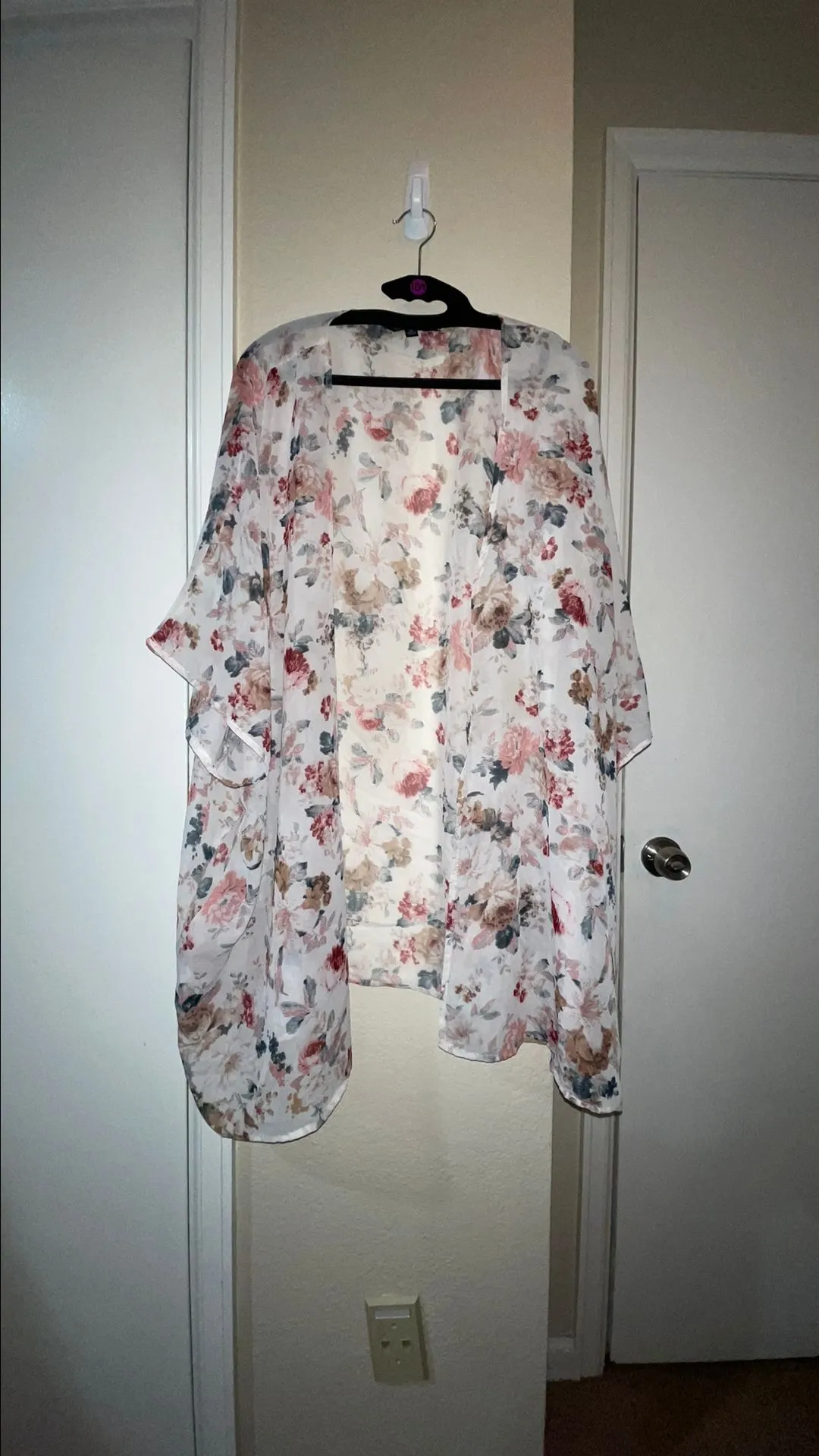 Product image for 109 - 1X (will fit 1X-3X) Dani and Dani Coverup/Kimono like with pockets