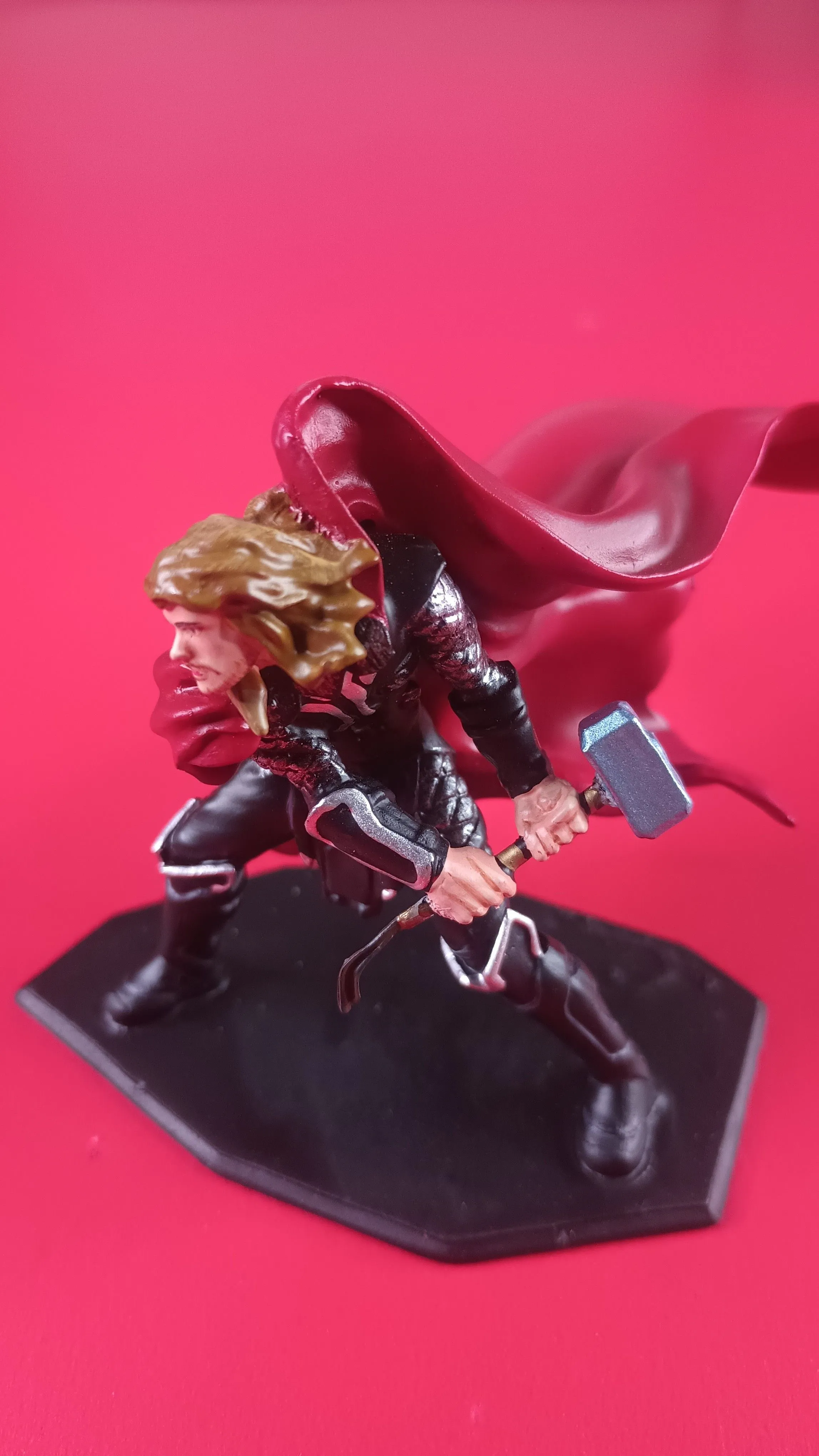 Product image for Avengers Age of Ultron Thor metal Figure Figurine w coa
