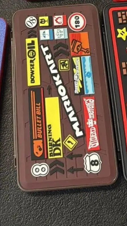 Product image for Magnetic Mario switch case holds 24 games