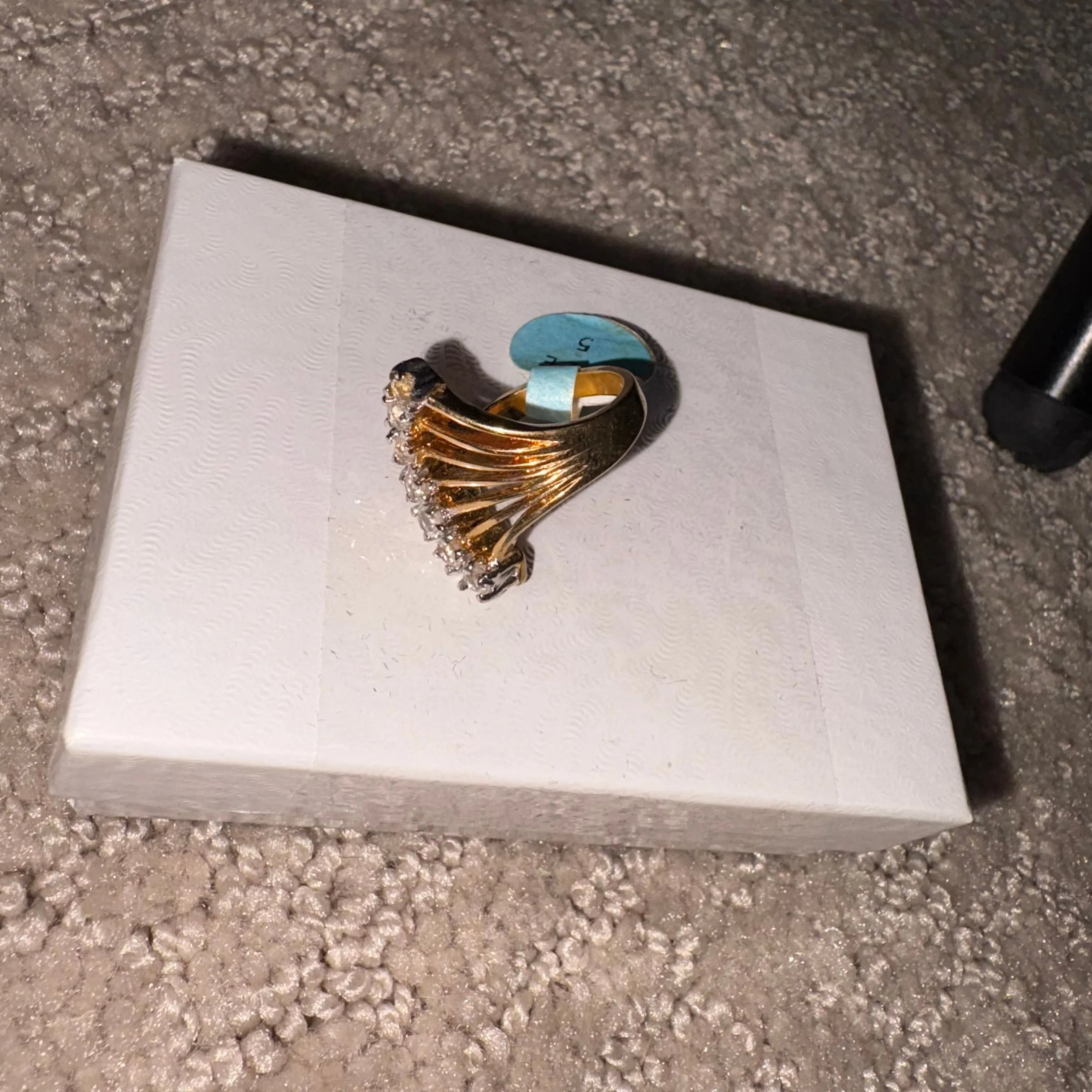 Listing Image Blurred Background