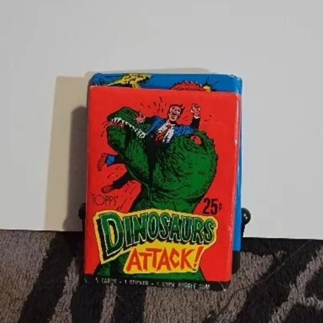 Product image for 1988 Topps Dinosaurs Attacks Sealed Card Packs Lot