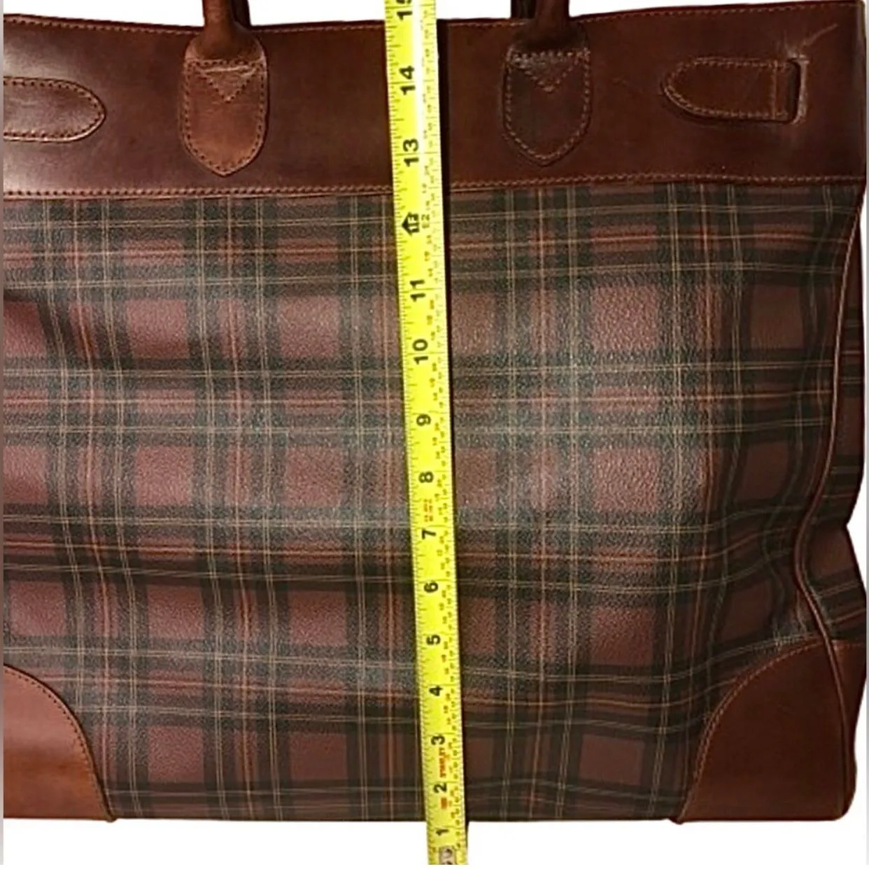 Listing Image Blurred Background