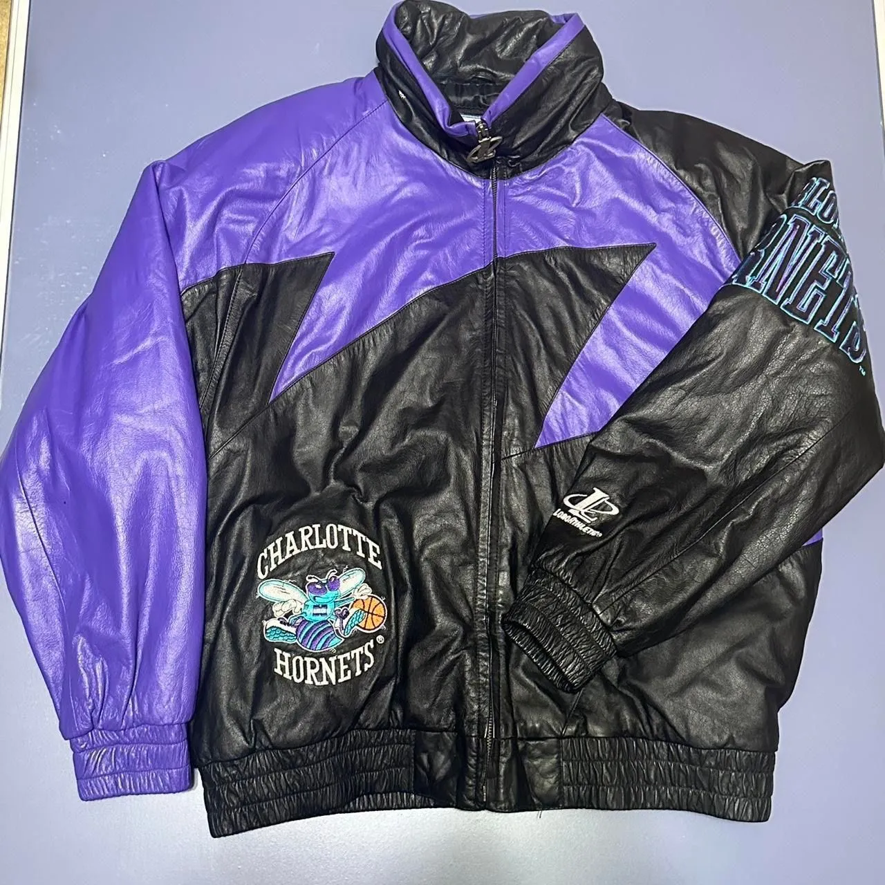 Product image for EXTREMELY RARE CHARLOTTE HORNETS SHARK TOOTH LEATHER JACKET
