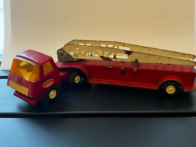 Product image for Tonka Metal Fire Ladder Truck